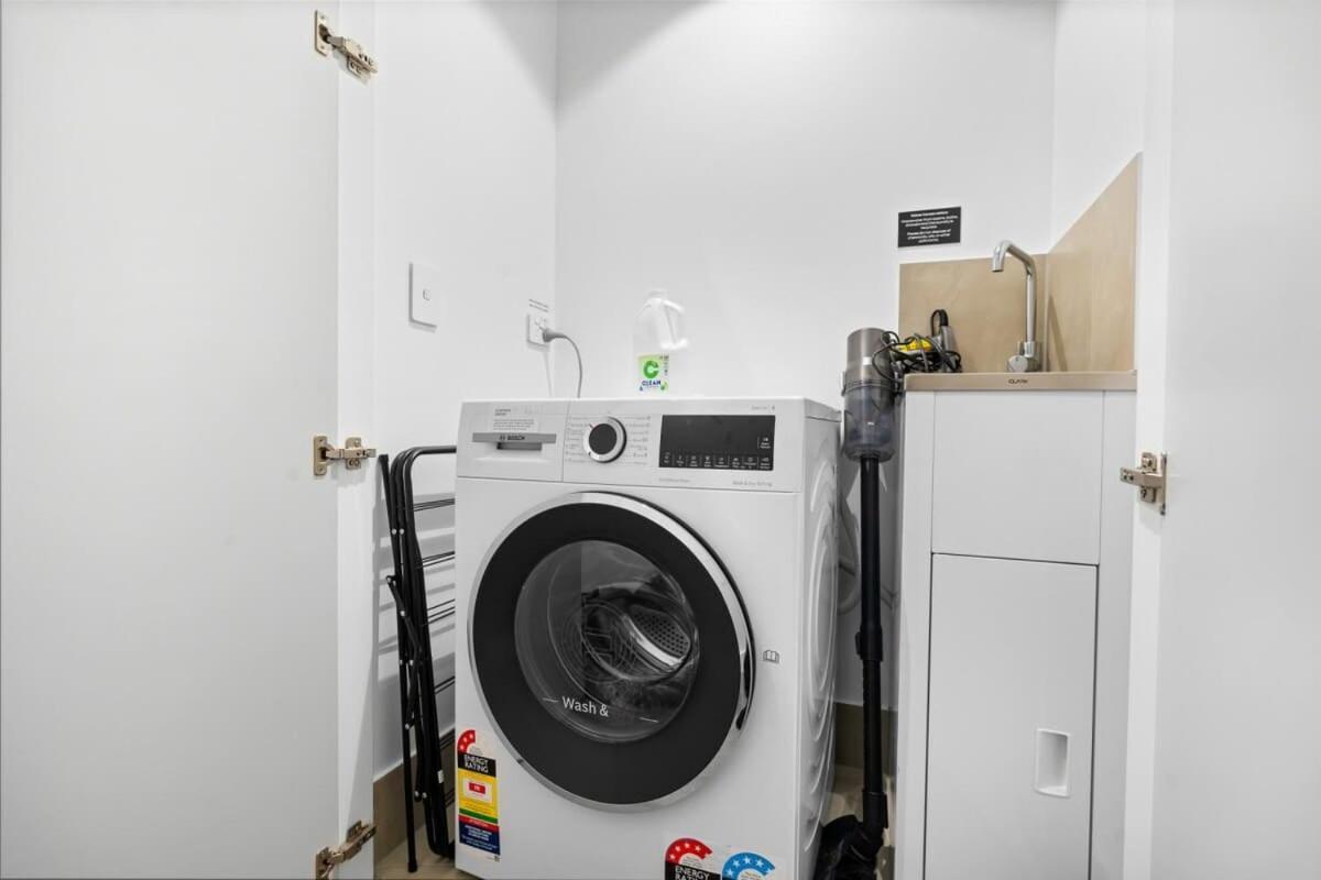 The Kaze - 37f Brand New Riverview 1br With Sofa Bed At Queens Wharf With Pool And Gym Brisbane