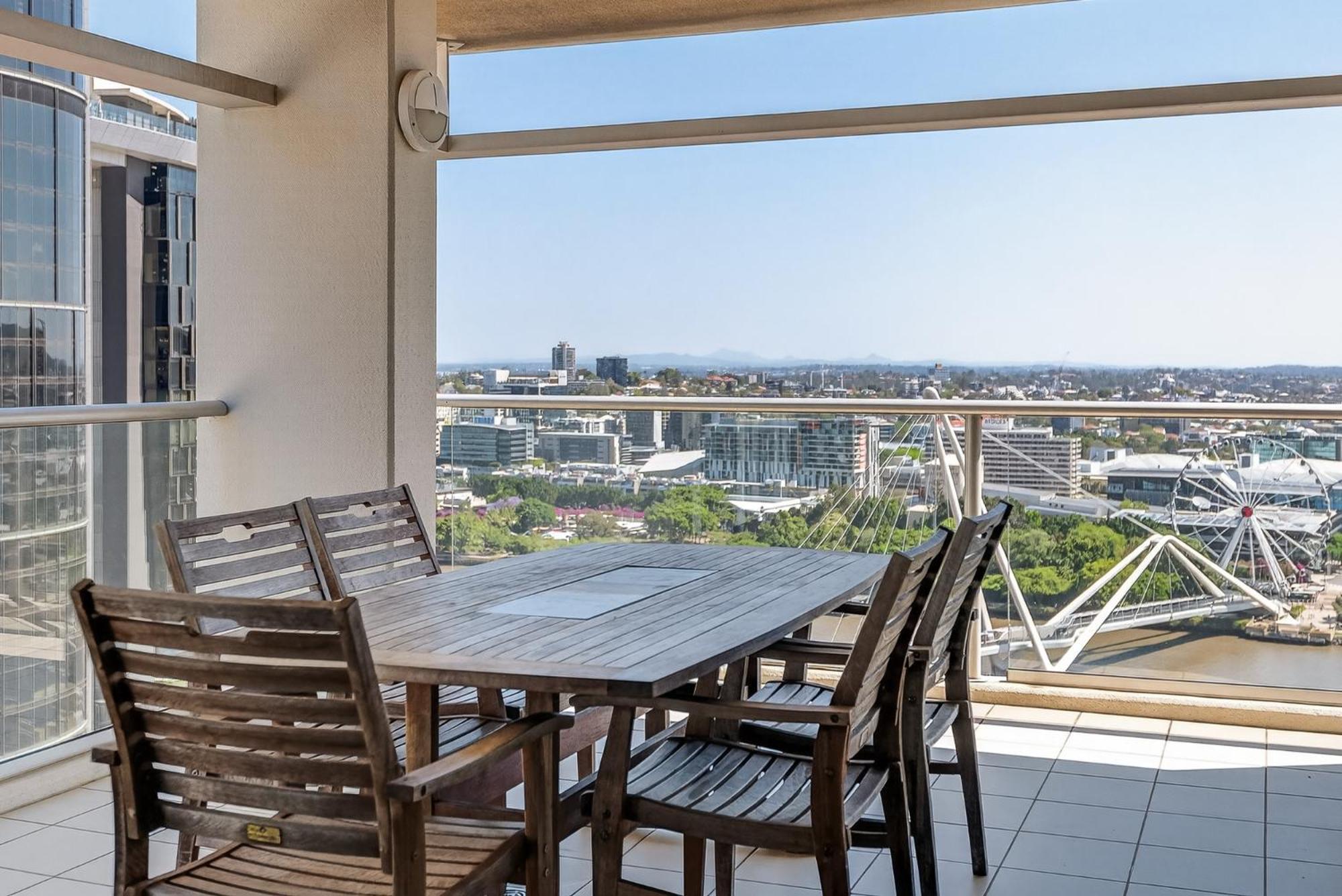 Apartment Coastal Escape With River Views In Casino Towers