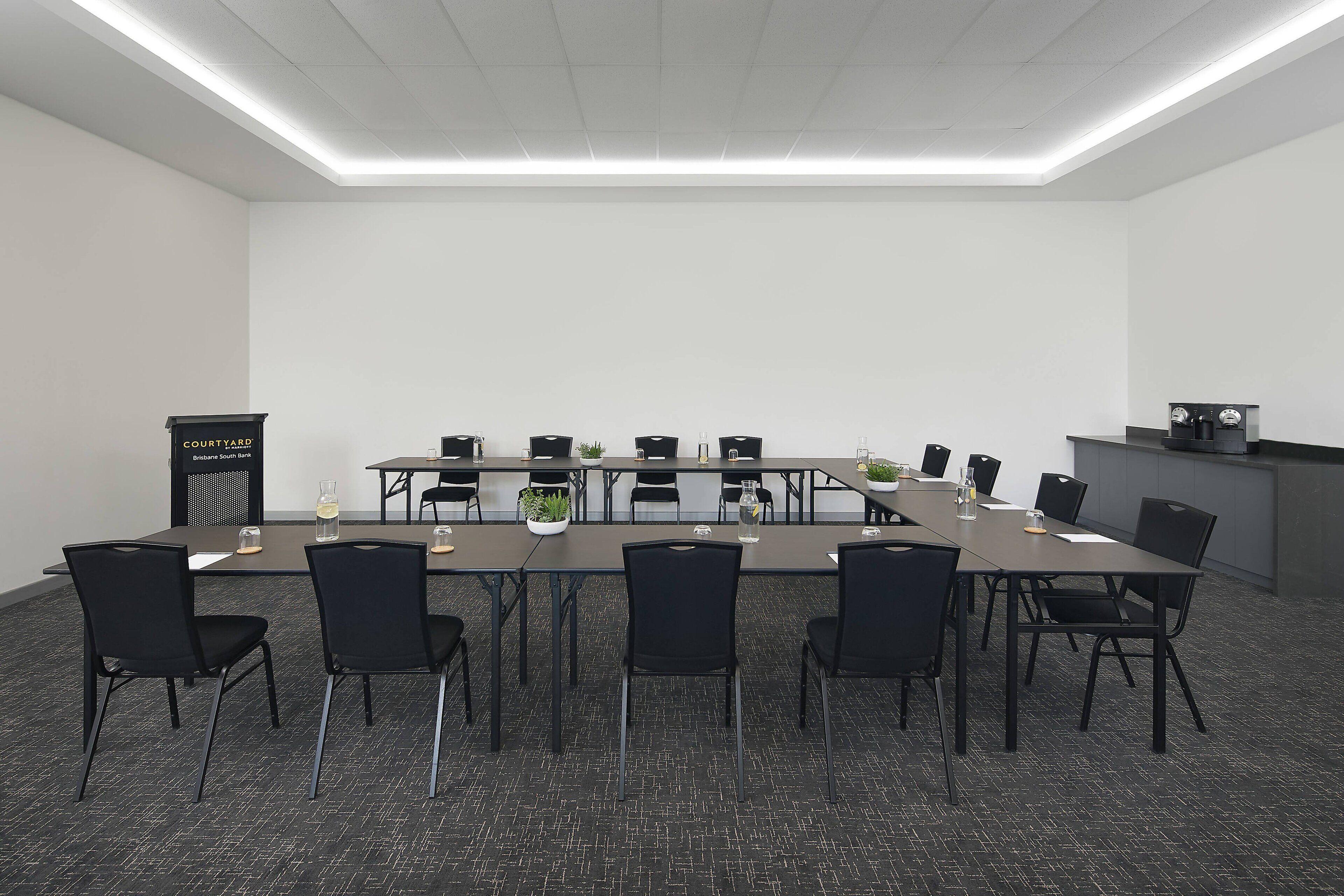 Hotel Courtyard By Marriott South Bank 4*