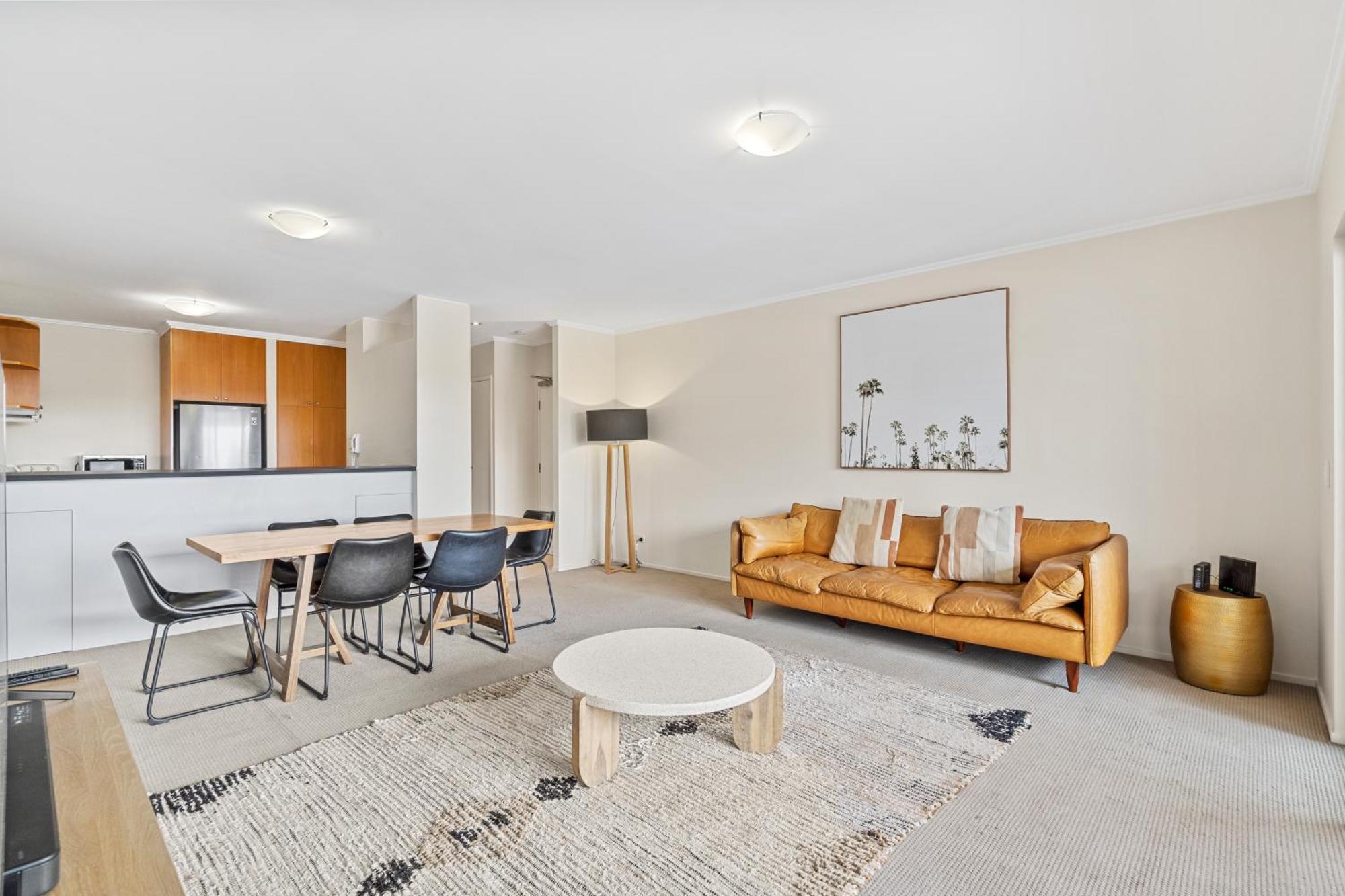 Live The Life, 5 Min To Felons Apartment *