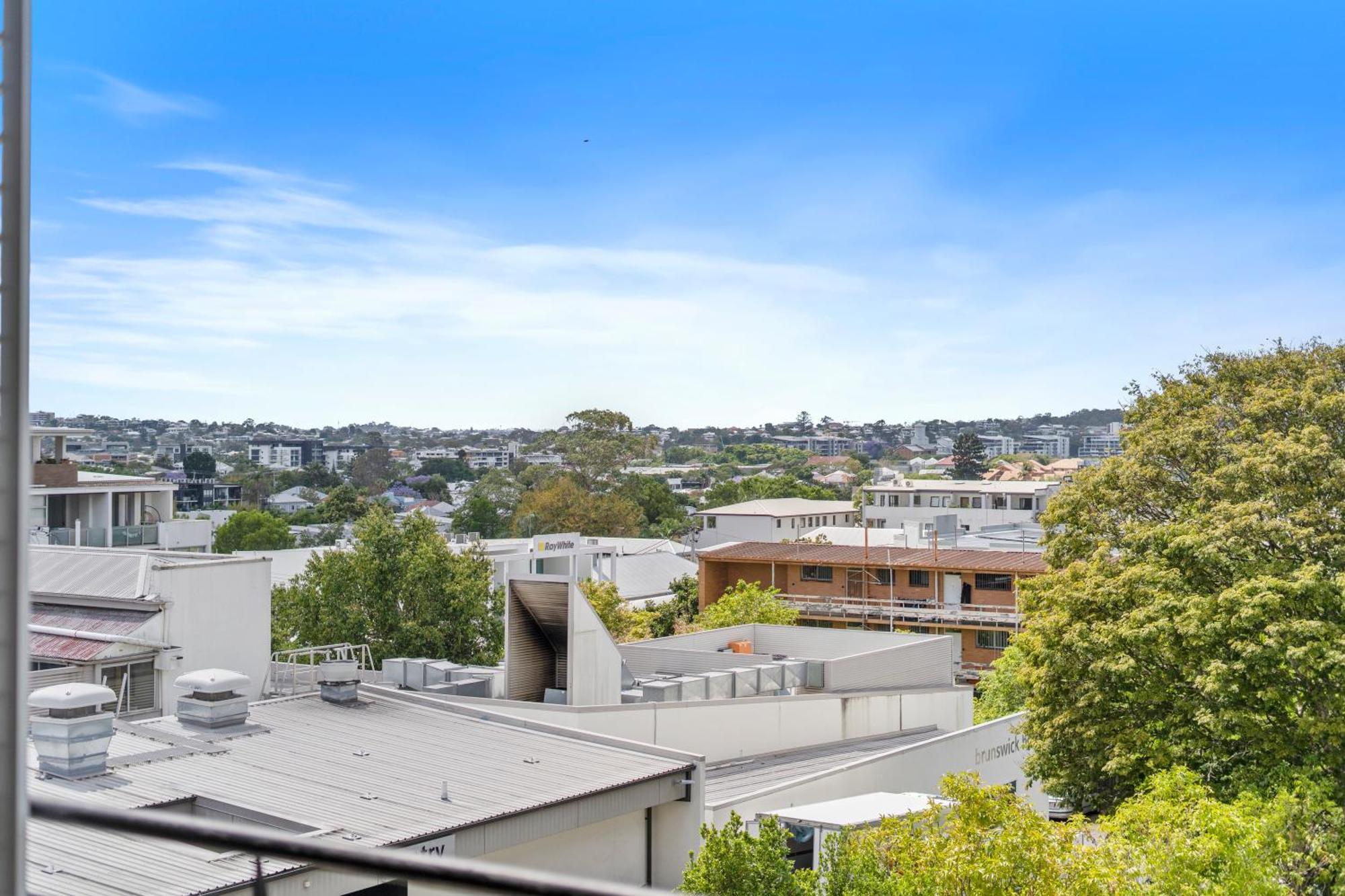 Live The Life, 5 Min To Felons Apartment