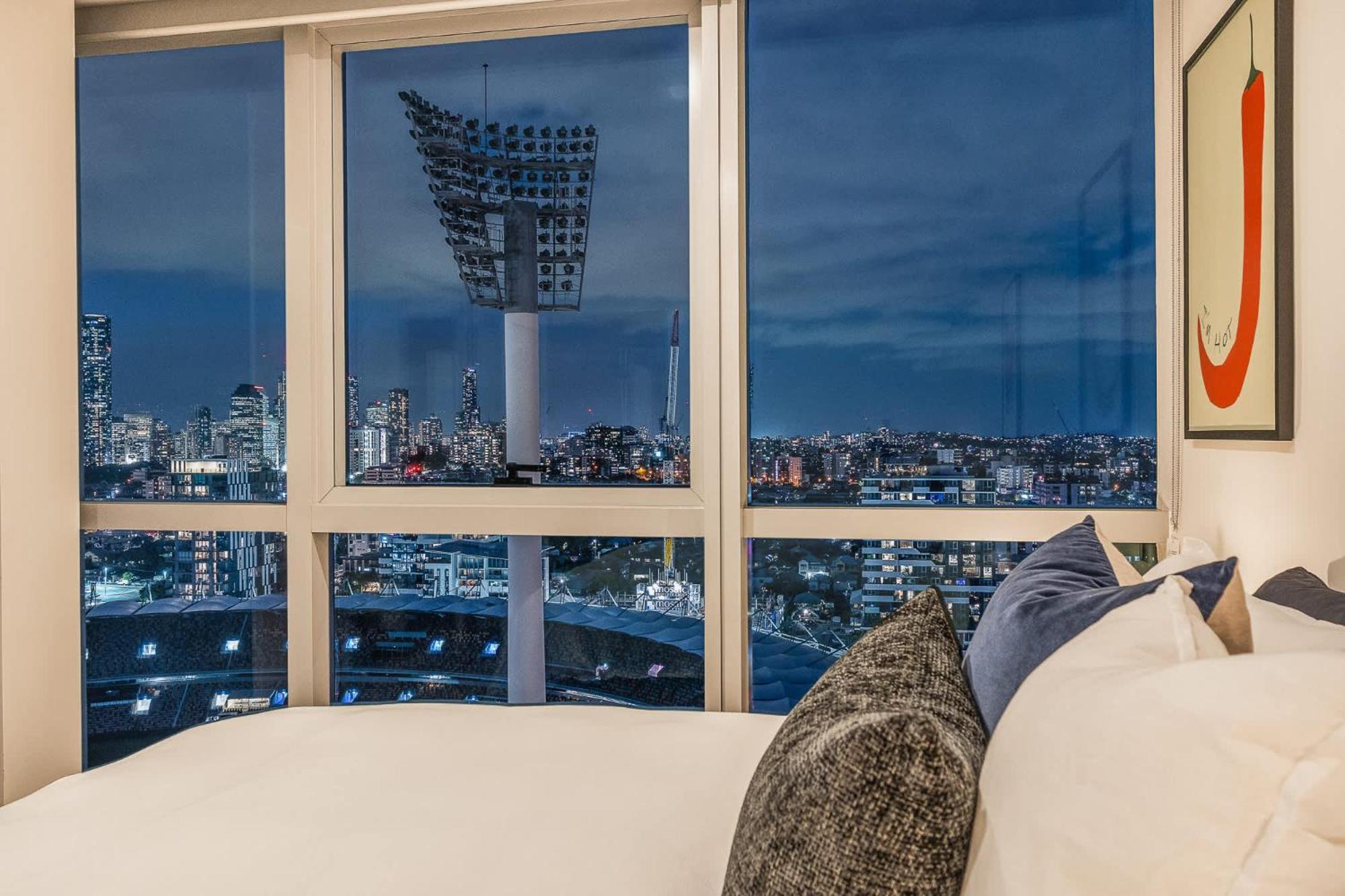 Sky-high Luxury Over The Gabba Views Pool Apartment
