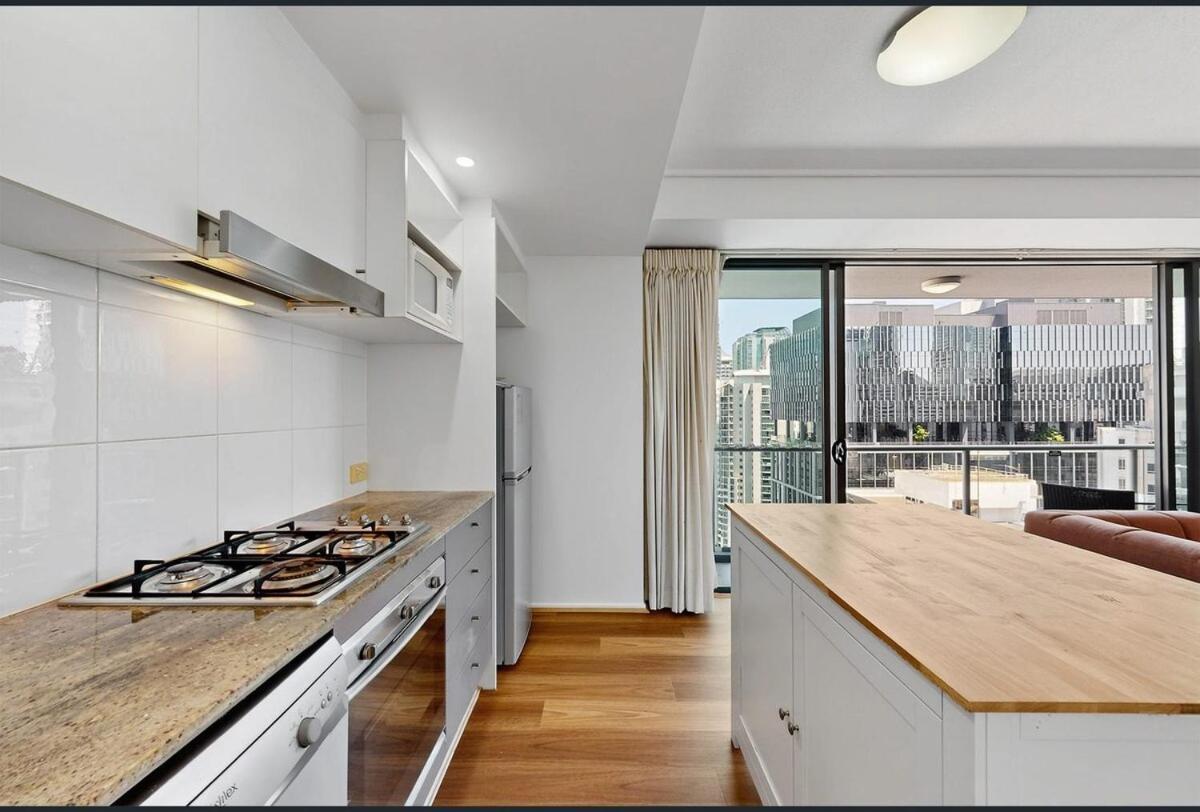 Centre Cbd - Pool Gym - Water View - Sleep 4 Apartment *