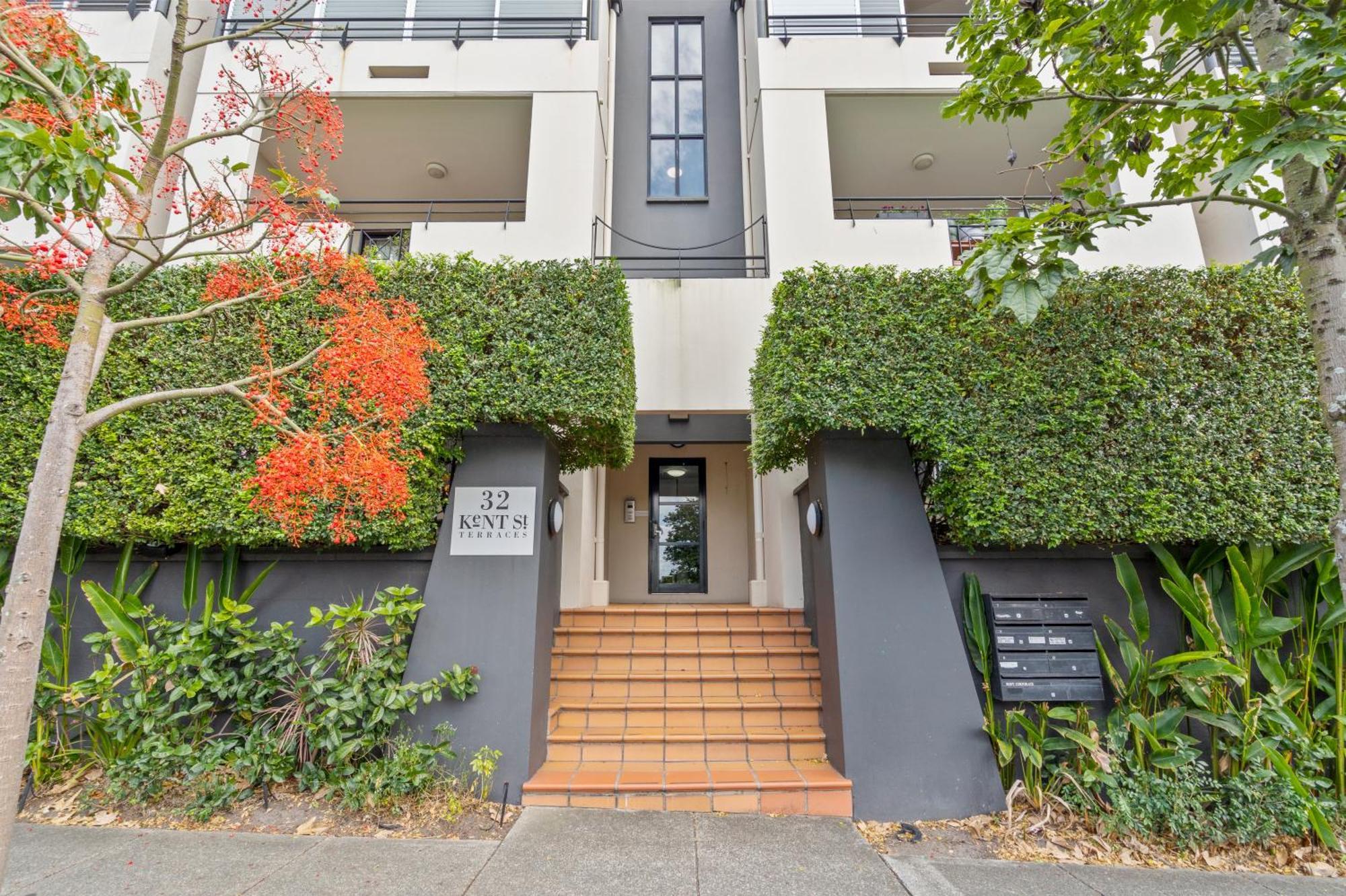 Live The Life, 5 Min To Felons *