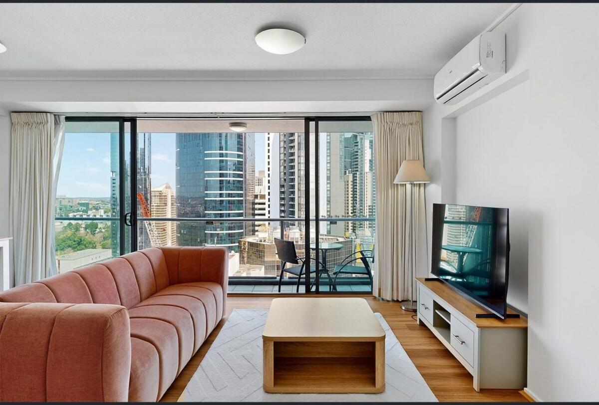 Apartment Centre Cbd - Pool Gym - Water View - Sleep 4 *