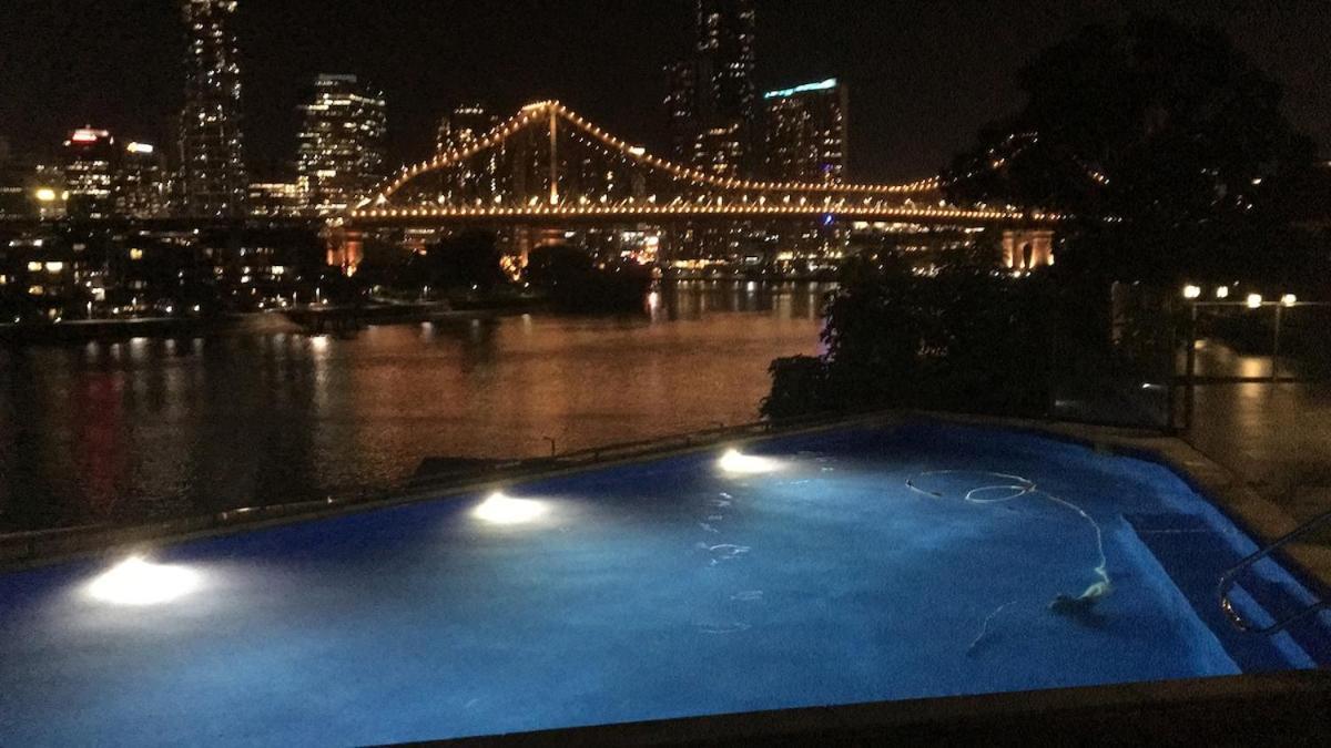 Apartment Mid-century Luxe - Story Bridge & River Views *