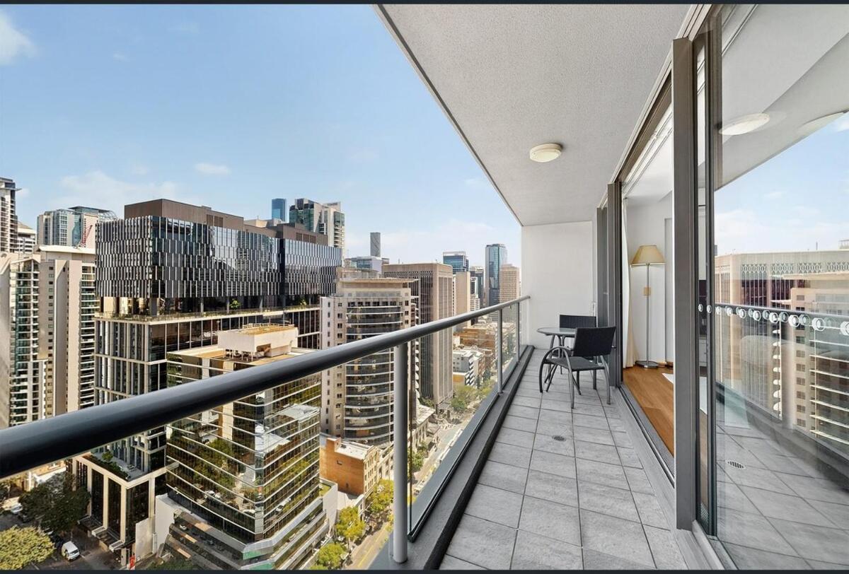 Apartment Centre Cbd - Pool Gym - Water View - Sleep 4