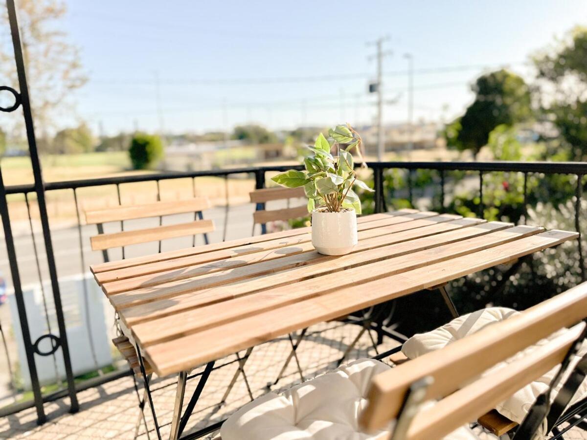 Apartment Penthouse Spot - Sleep 8 - Free Parking - 4km Cbd *