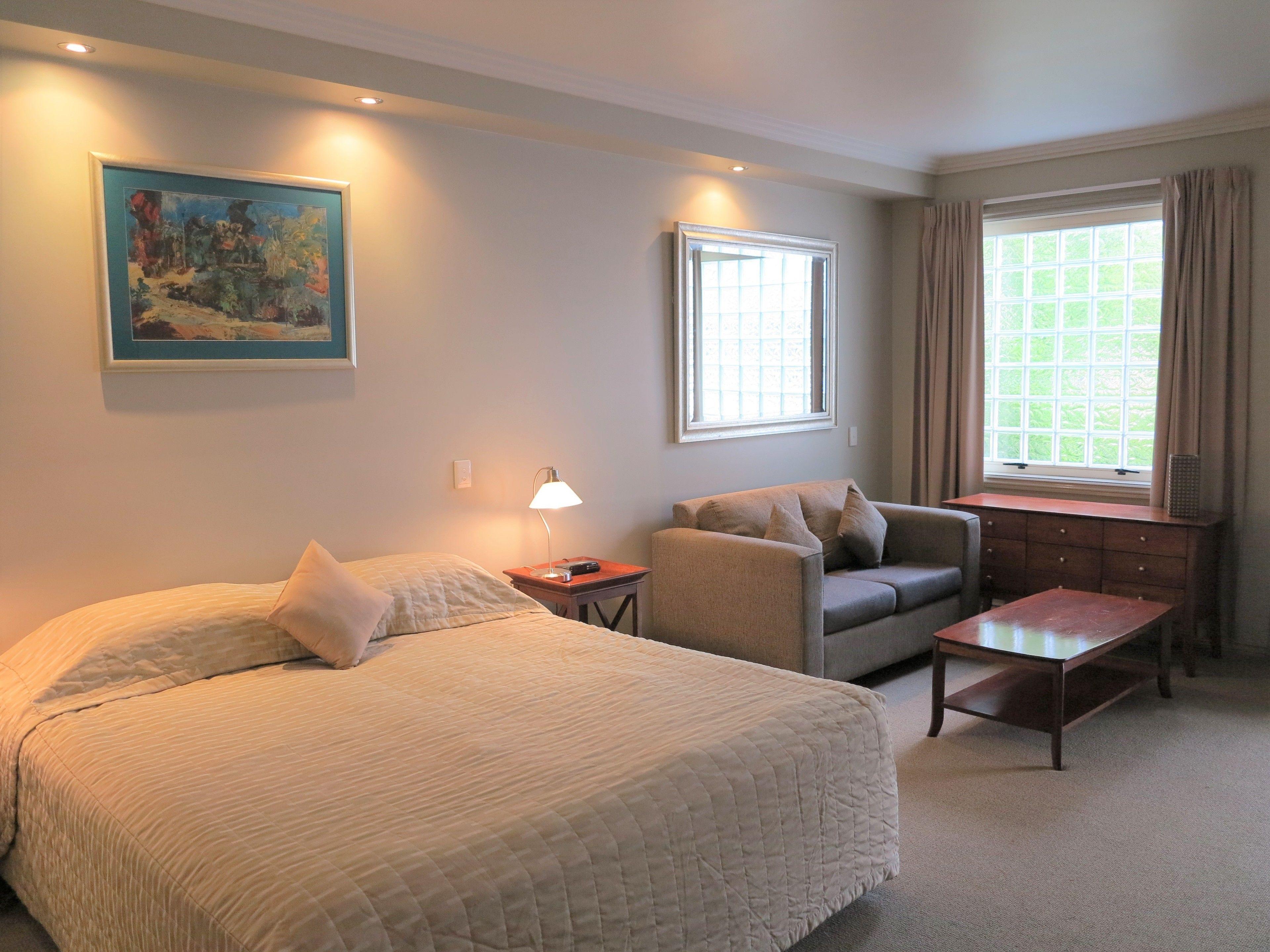 Shangri-la Gardens Motel 4*