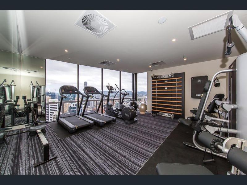 Lvl 23 Spire Infinity Pool Netflix Wifi Carpark By Stylish Brisbane