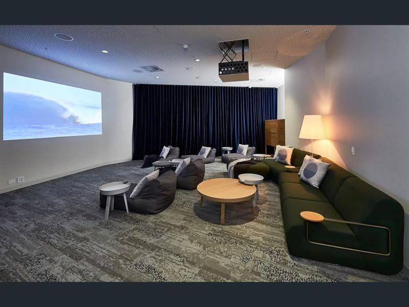 Lvl 23 Spire Infinity Pool Netflix Wifi Carpark By Stylish Apartment Brisbane