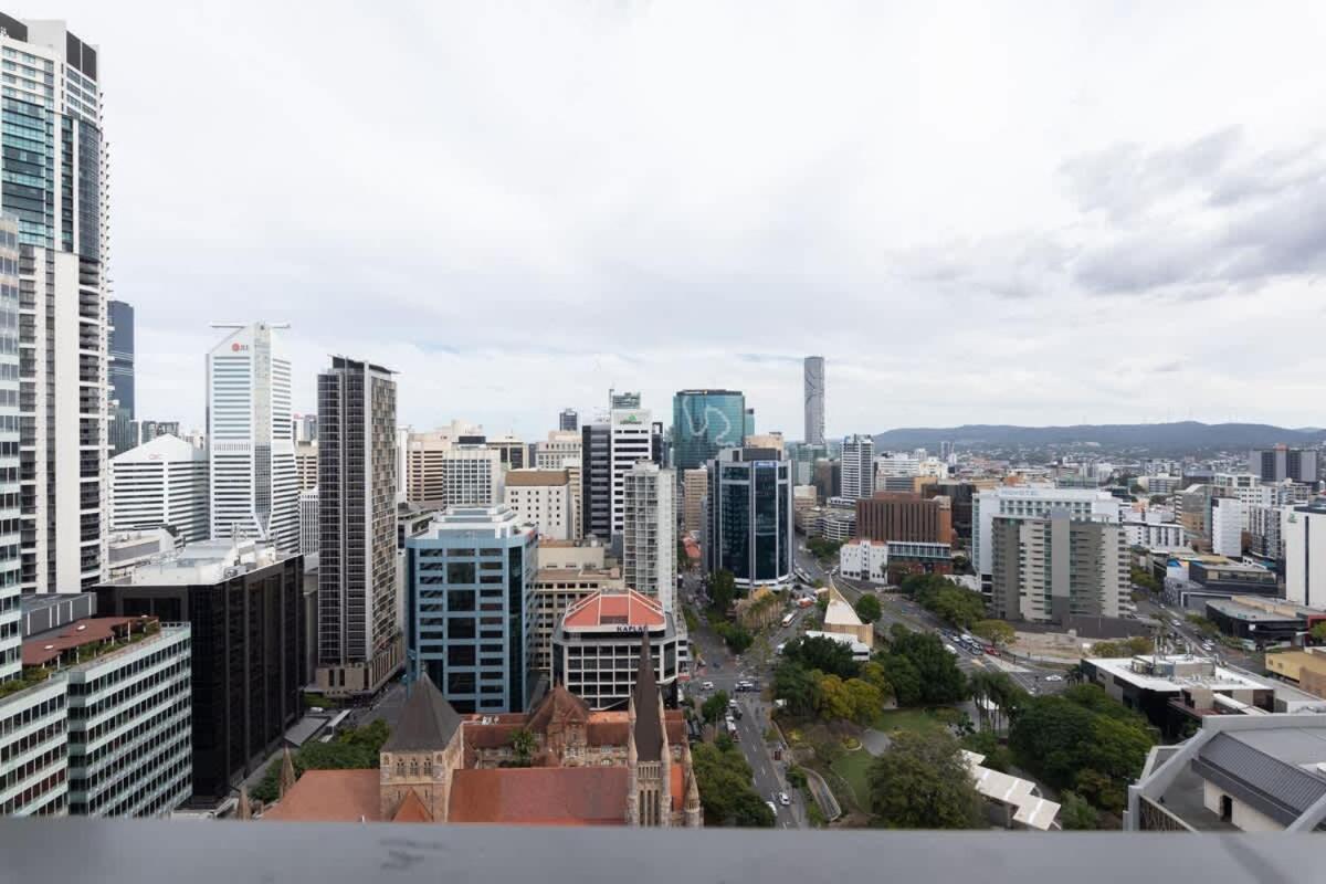 Lvl 23 Spire Infinity Pool Netflix Wifi Carpark By Stylish *