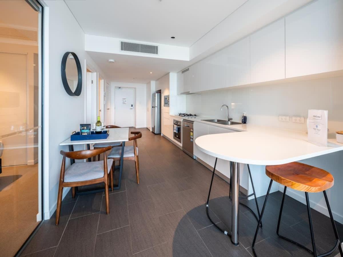 Lvl 24 Apartment In The Heart Of Cbd By Stylish Stays Apartment
