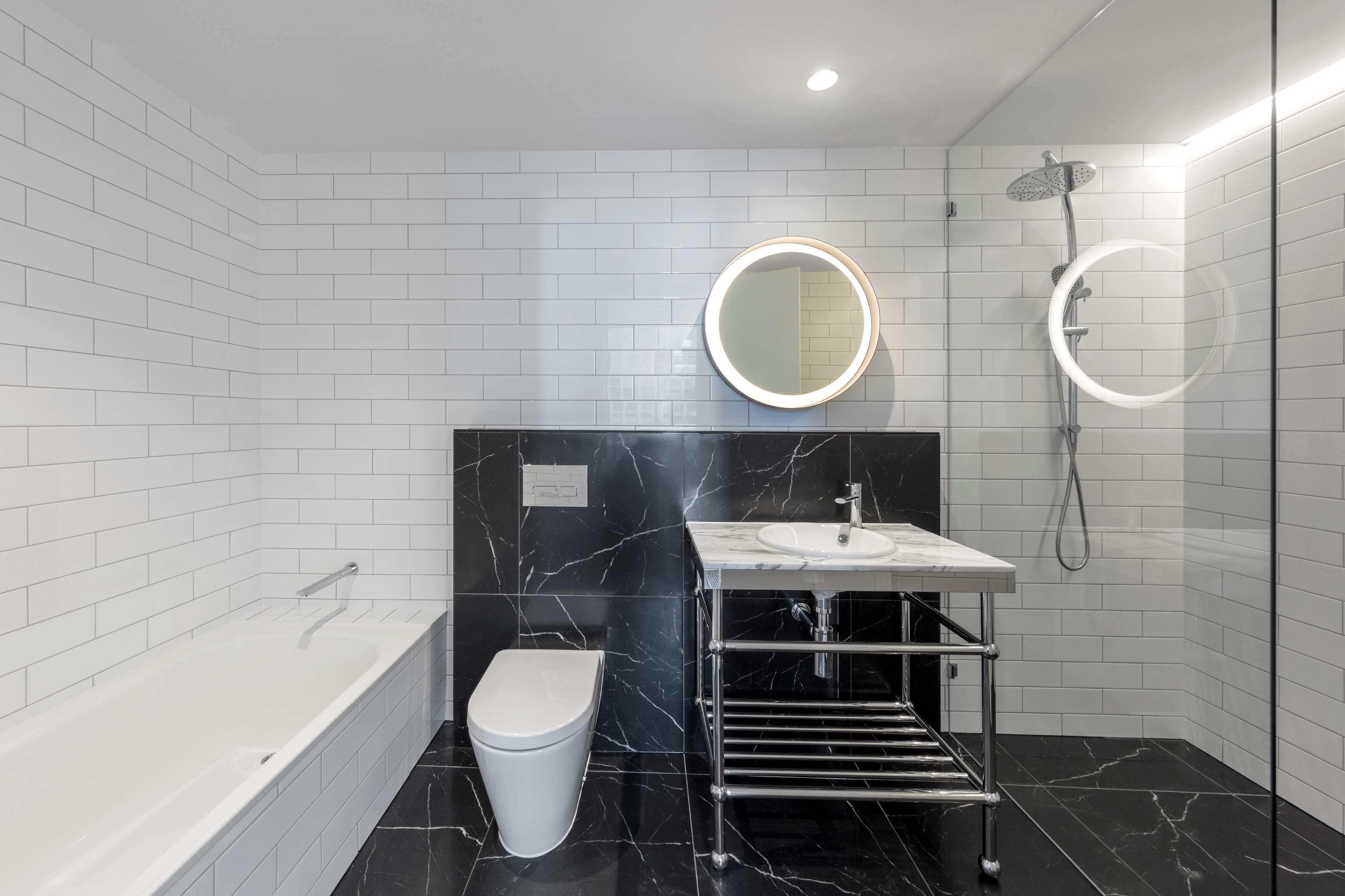 Adina Aparthotel 4*