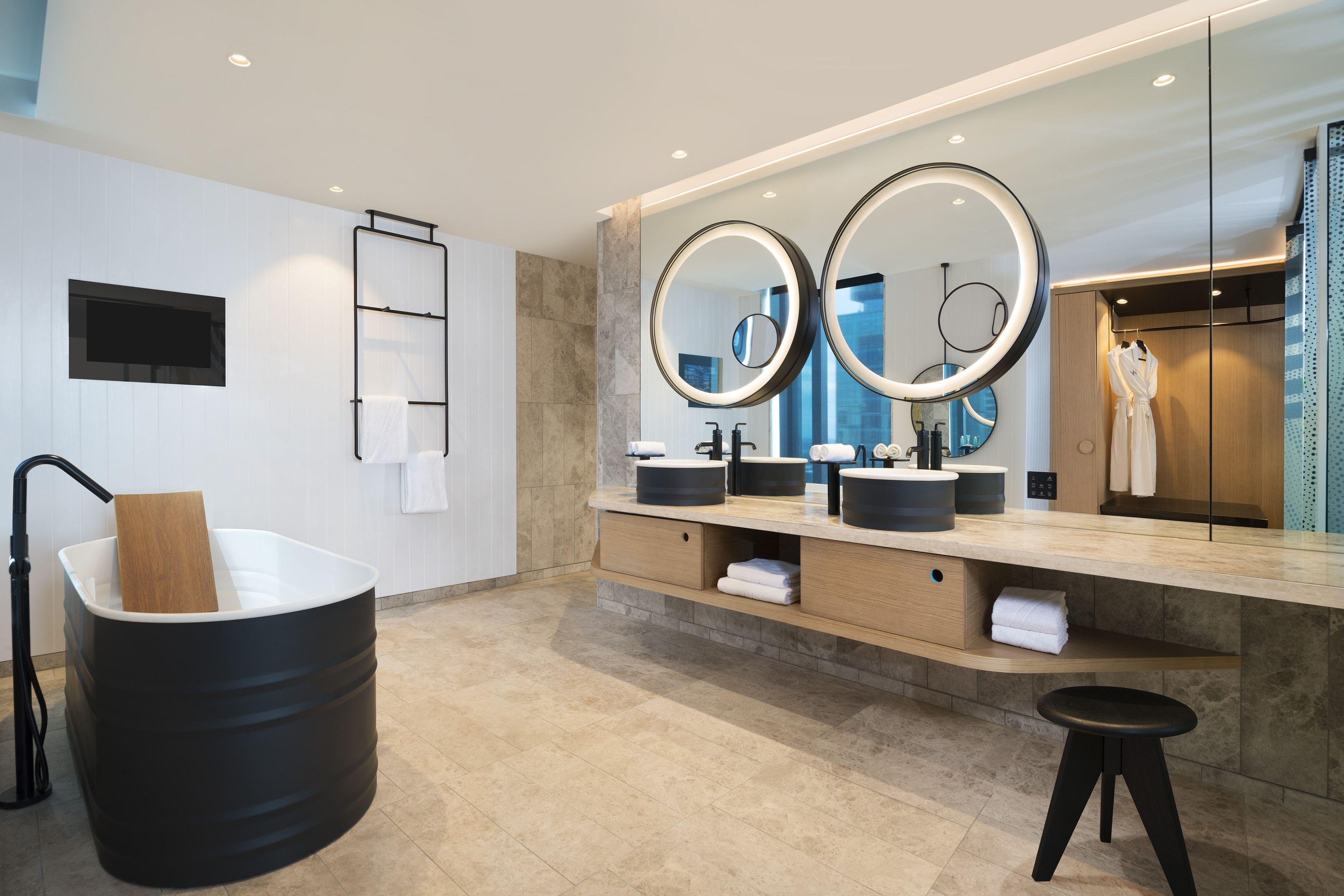 W 5* Brisbane
