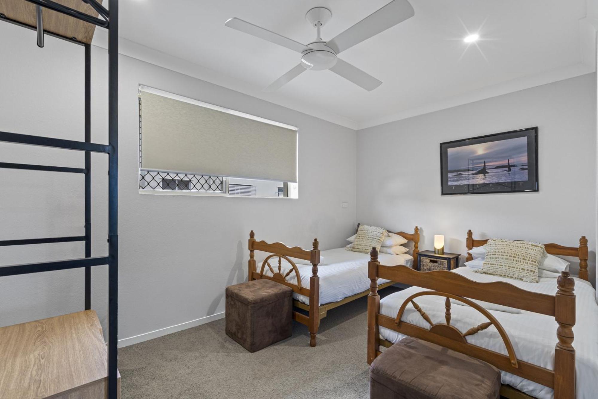 Charming 3-bed Near Local Shops Apartment *