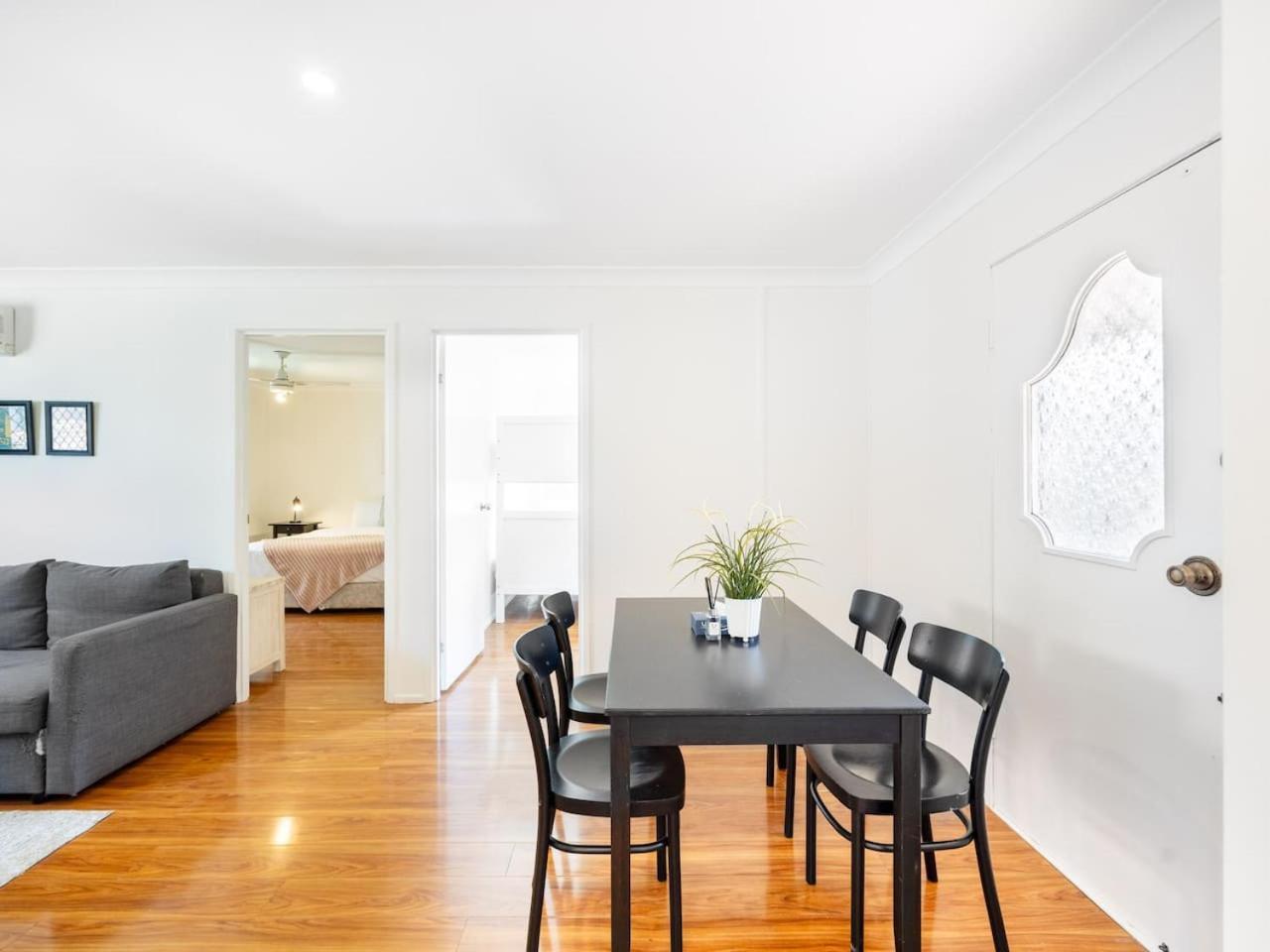 Holiday home Sunny 2br In Prime Location Brisbane