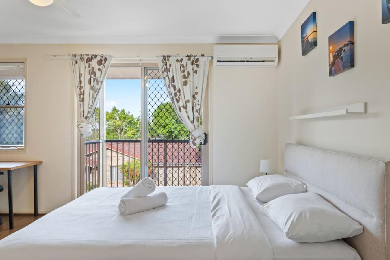 3br Townhouse Stylish Living In Sunnybank Hills Holiday home *