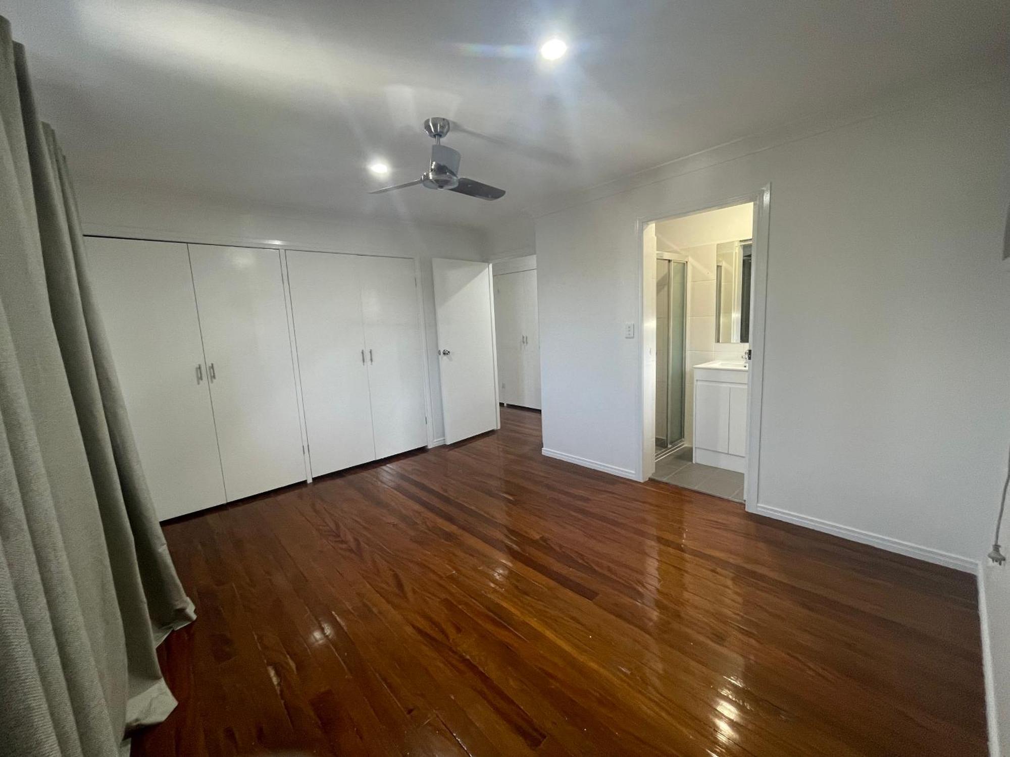 Sunnybank Hills - Near Shopping & Dining *