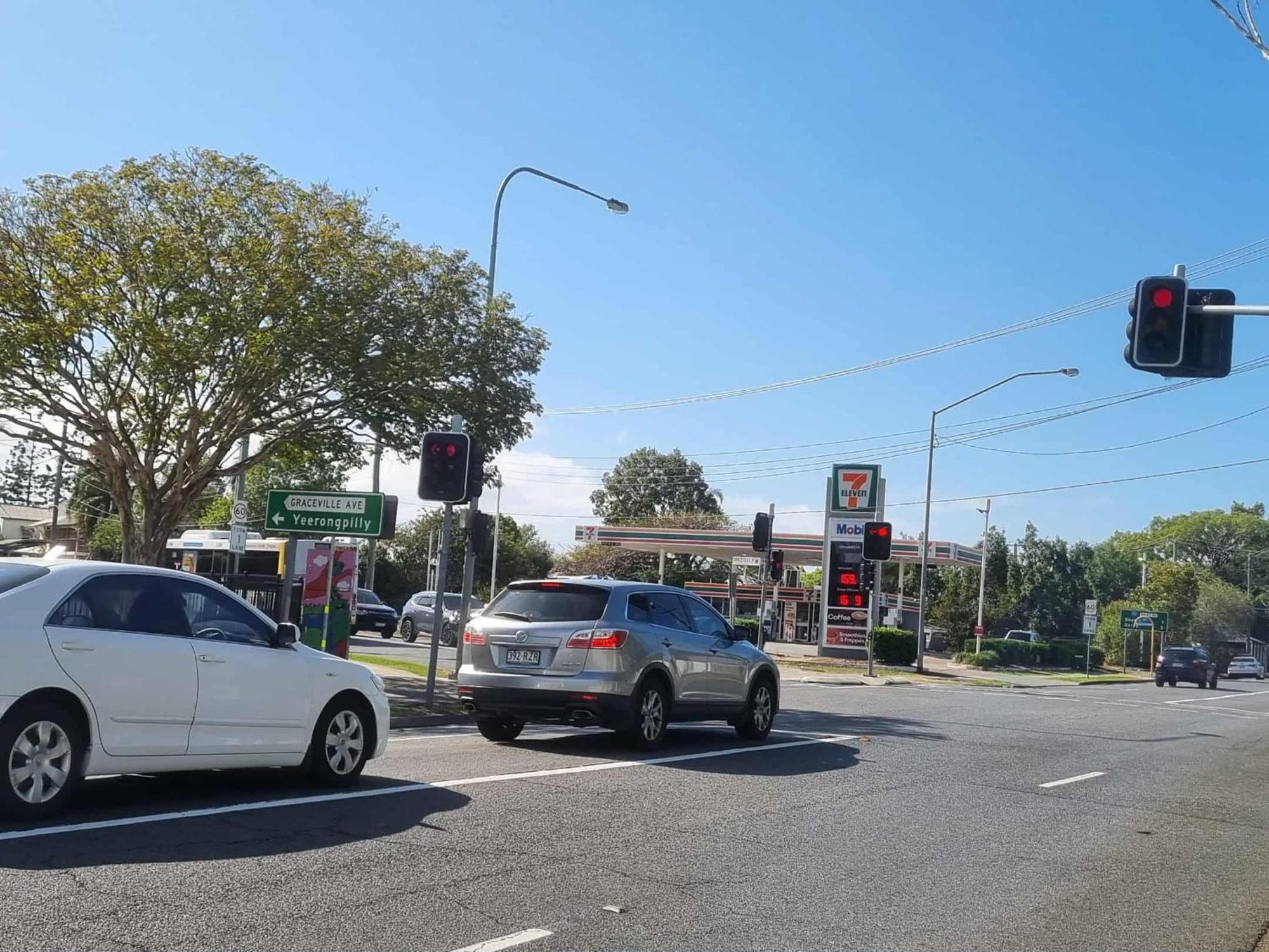 Welcome To Your Leafy Retreat In Graceville! Brisbane