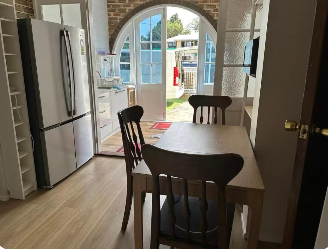 Mains Rd Single M6 *