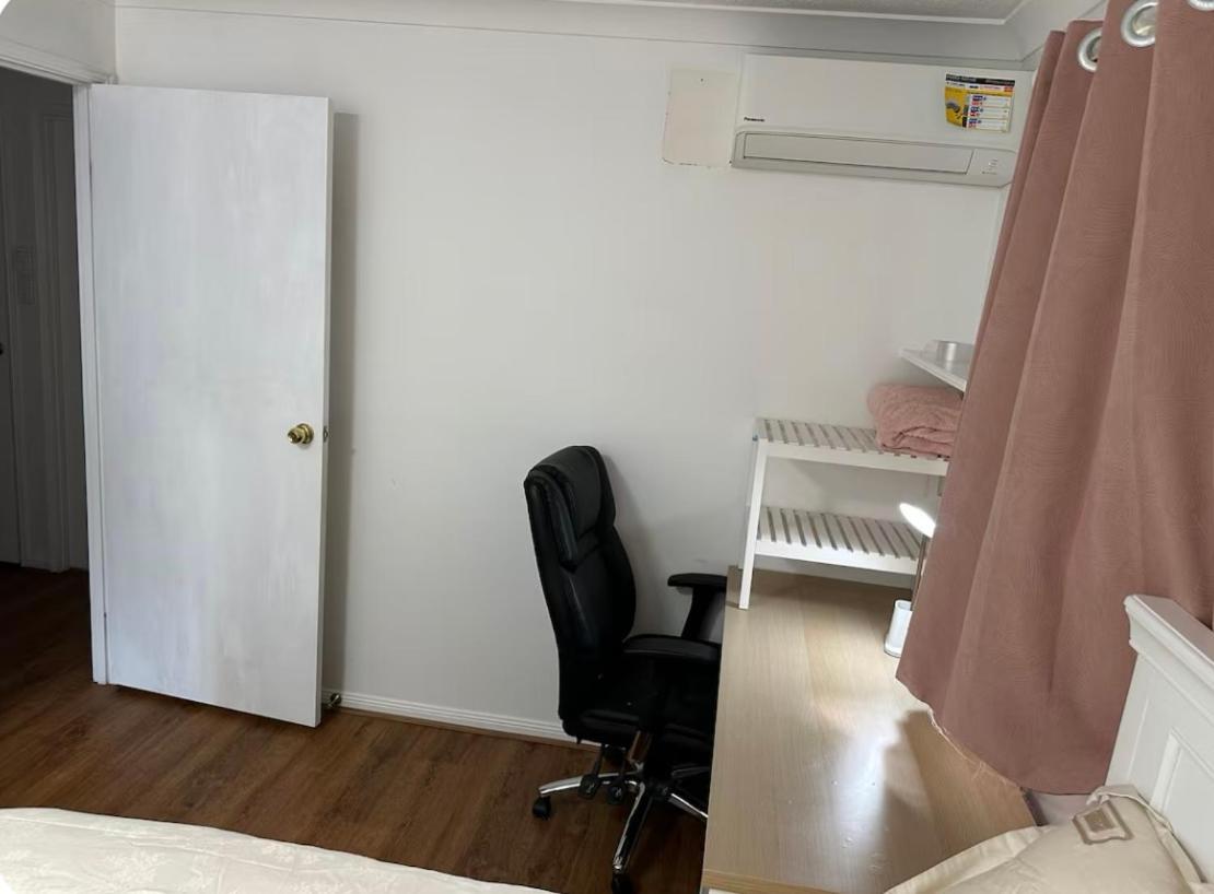 Homestay Uq Double Bed For Living U3 *