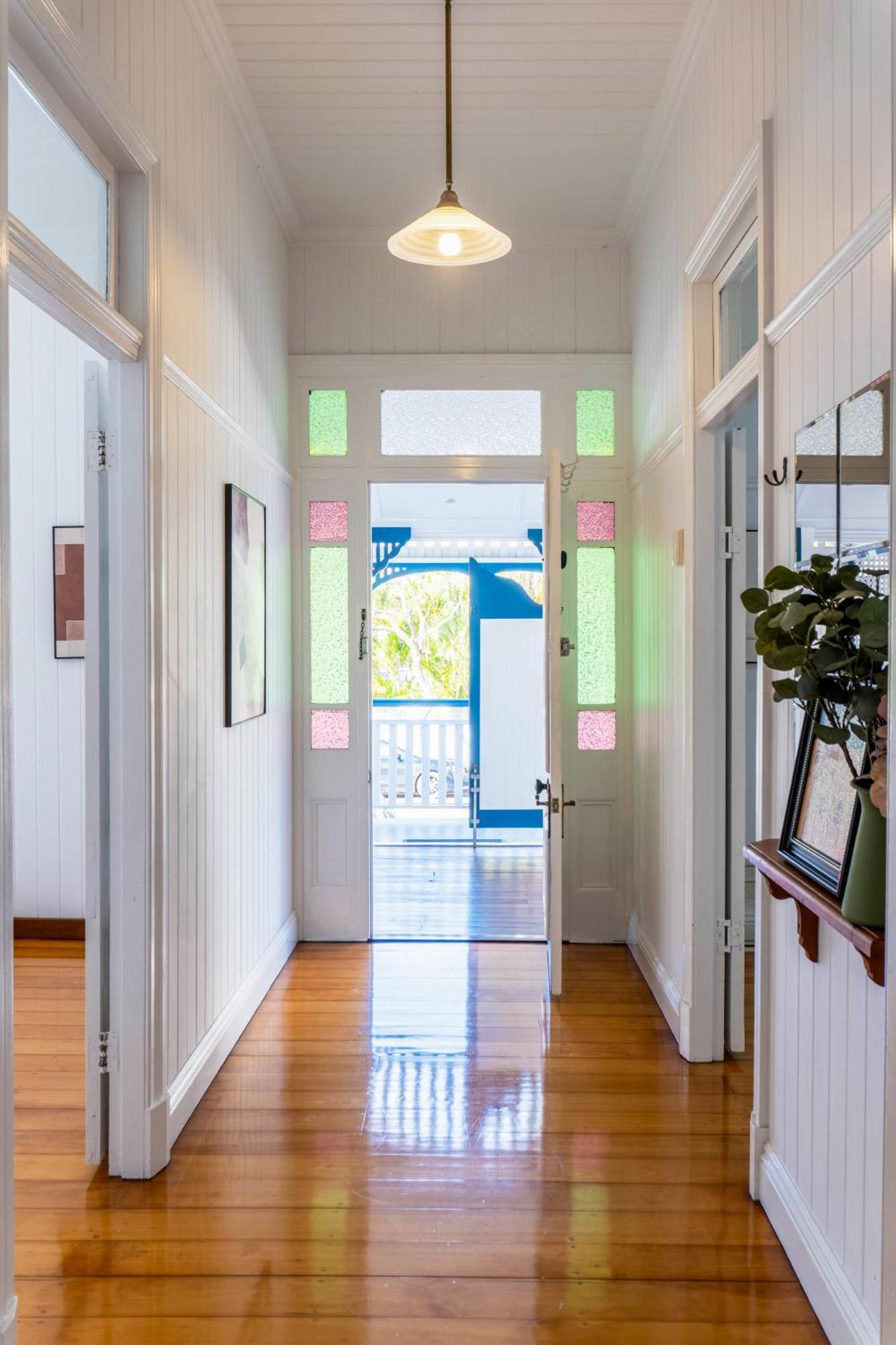 The Hunt House - Heritage Charm, Prime Location Brisbane