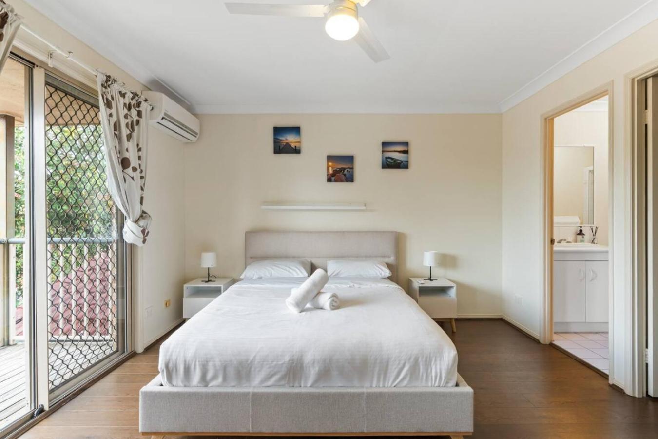 Holiday home 3br Townhouse Stylish Living In Sunnybank Hills *