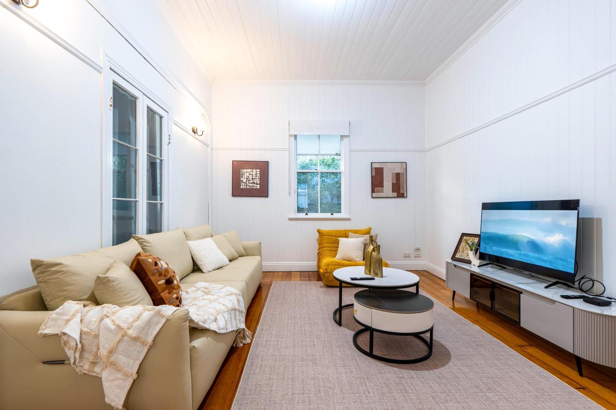 The Hunt House - Heritage Charm, Prime Location