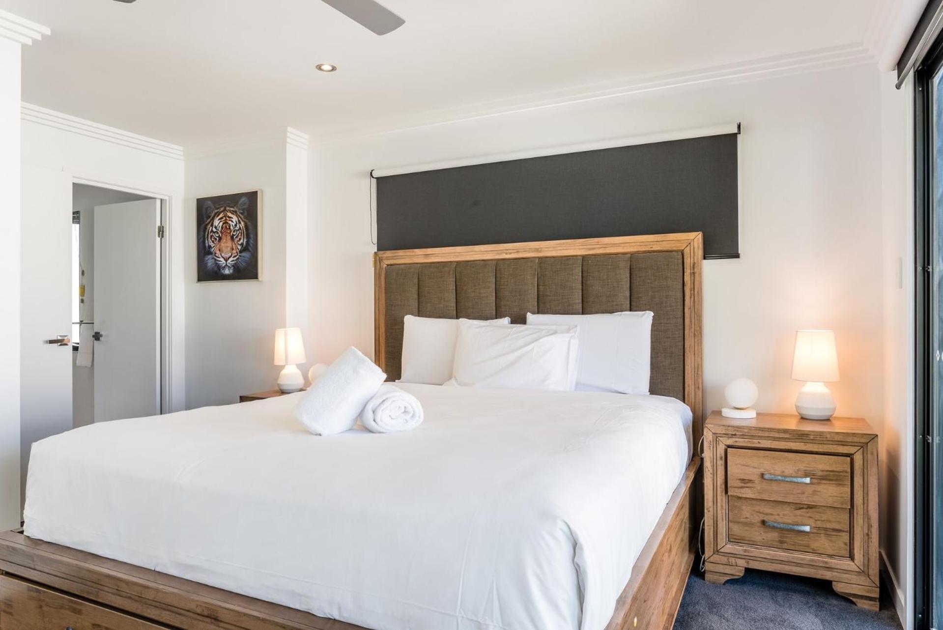 East Village Collective Poolside Urban Ease 15 Min To Airport Apartment *