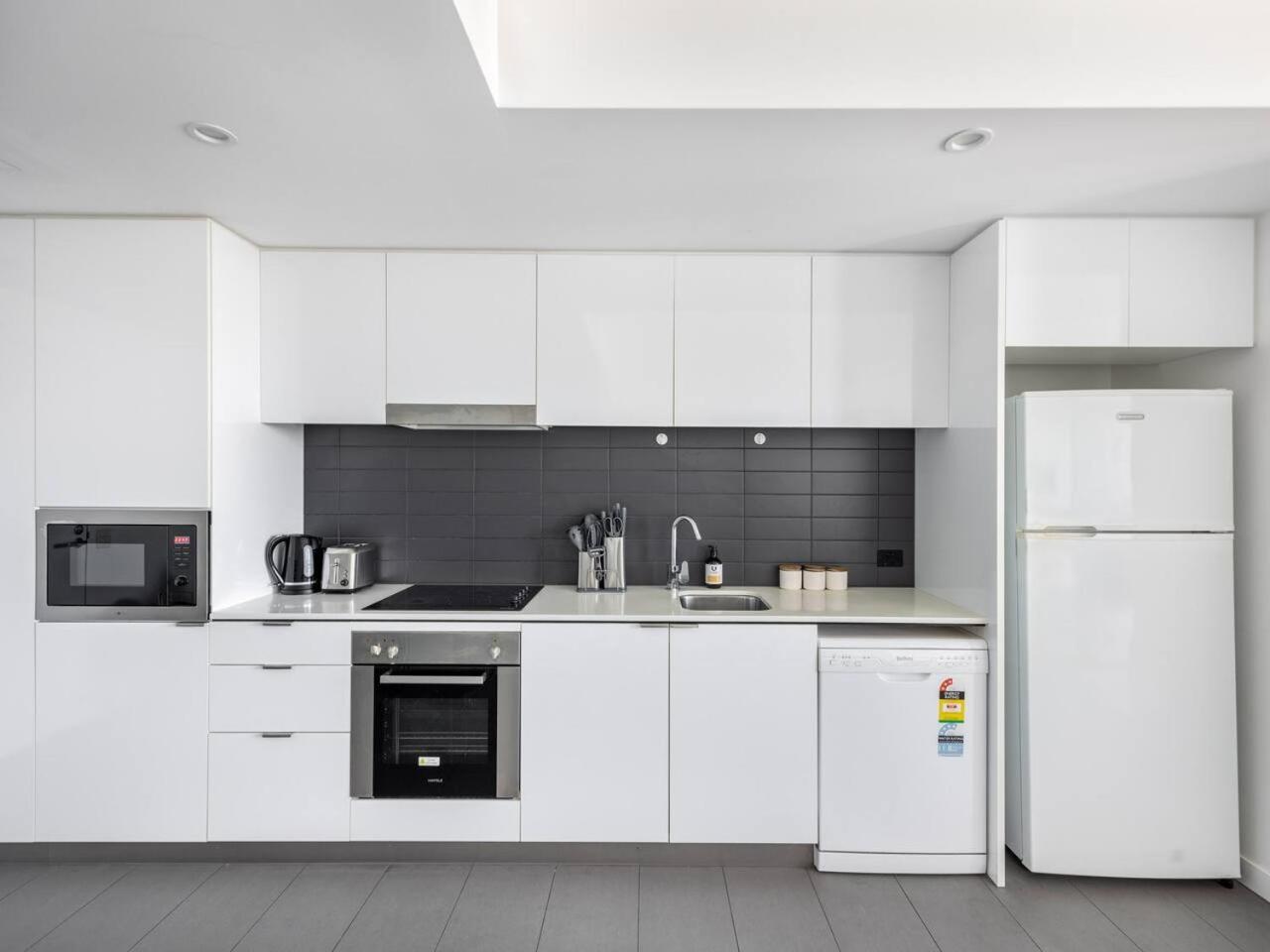 Modern 2br Views And Style Living * Brisbane