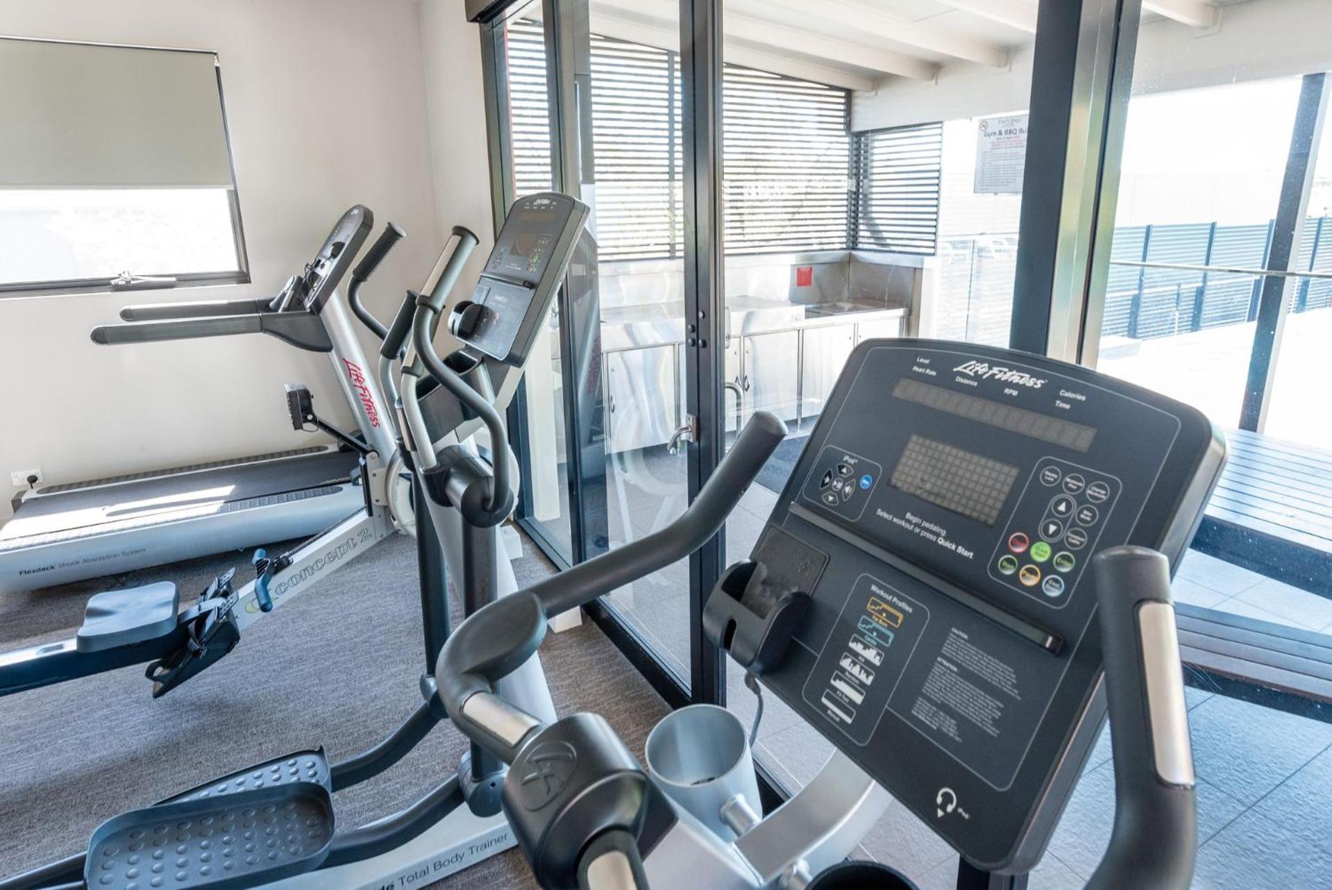 East Village Collective Poolside Urban Ease 15 Min To Airport Apartment *