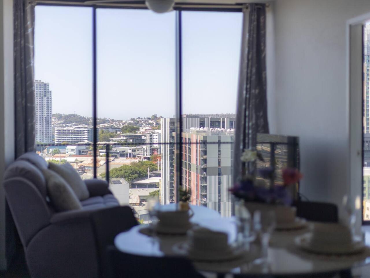 Modern 2br Views And Style Living * Brisbane