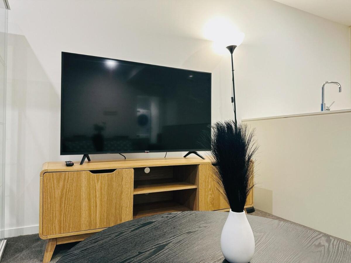 Toowong Cozy 2b2b Retreat With Balcony And Parking Apartment Brisbane