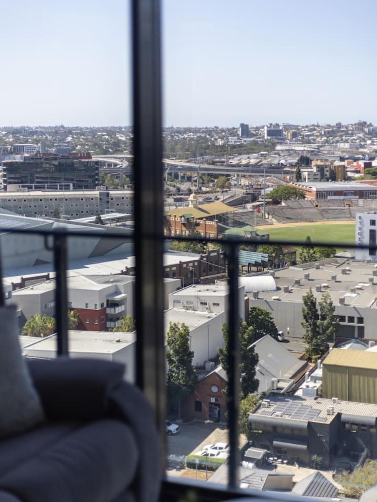 Apartment Modern 2br Views And Style Living