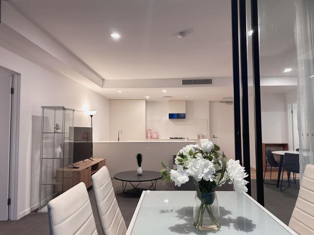 Toowong Cozy 2b2b Retreat With Balcony And Parking Apartment Brisbane
