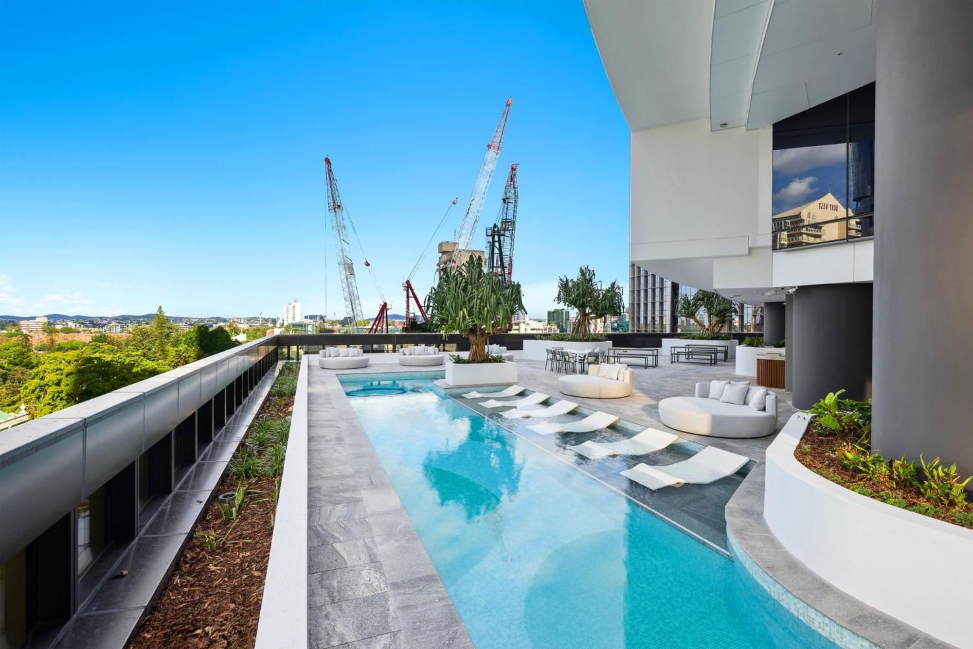 Modern Escape With Pool Access And Views