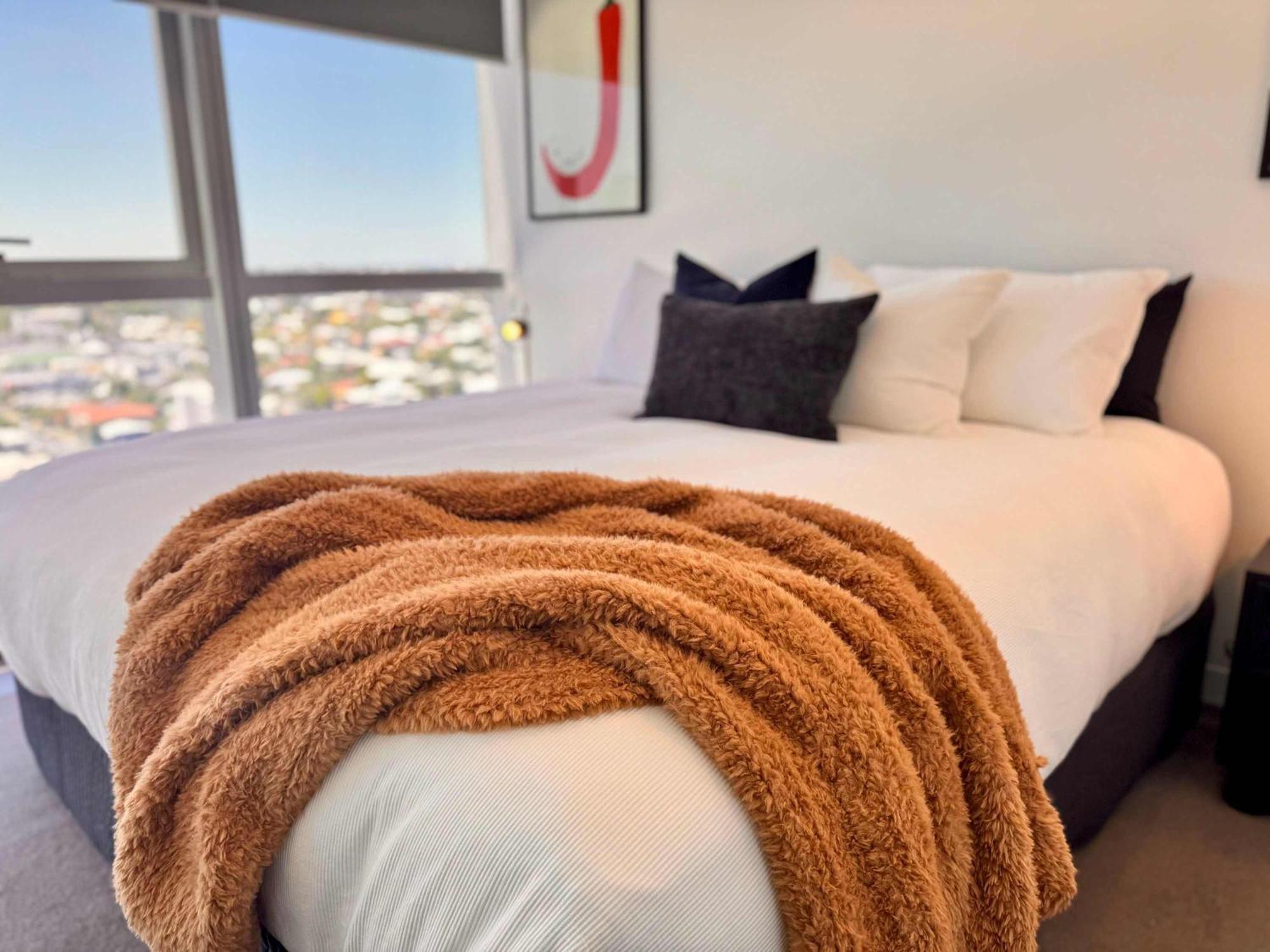 Sky-high Luxury Over The Gabba Views Pool Apartment *