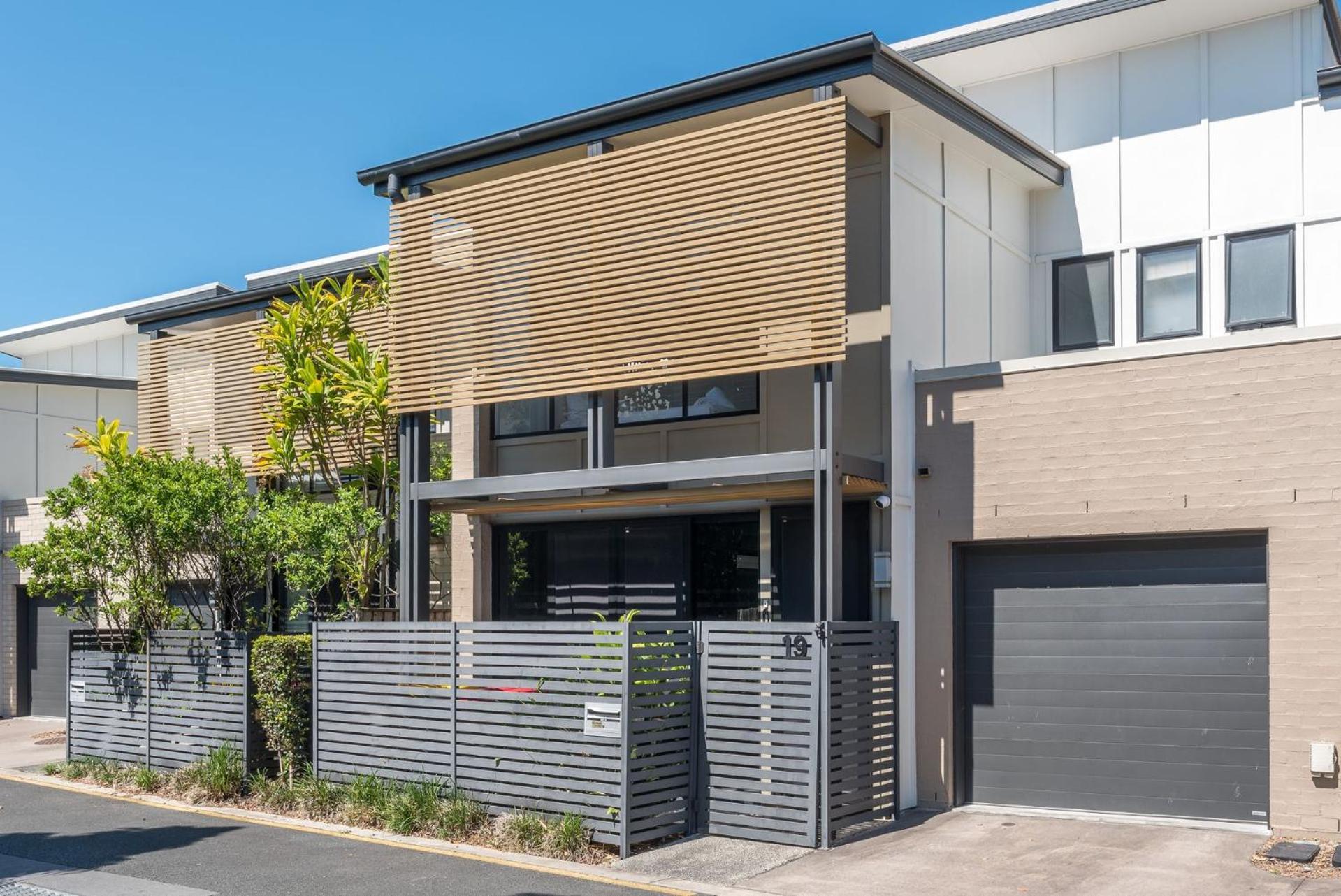 East Village Collective Poolside Urban Ease 15 Min To Airport Apartment *