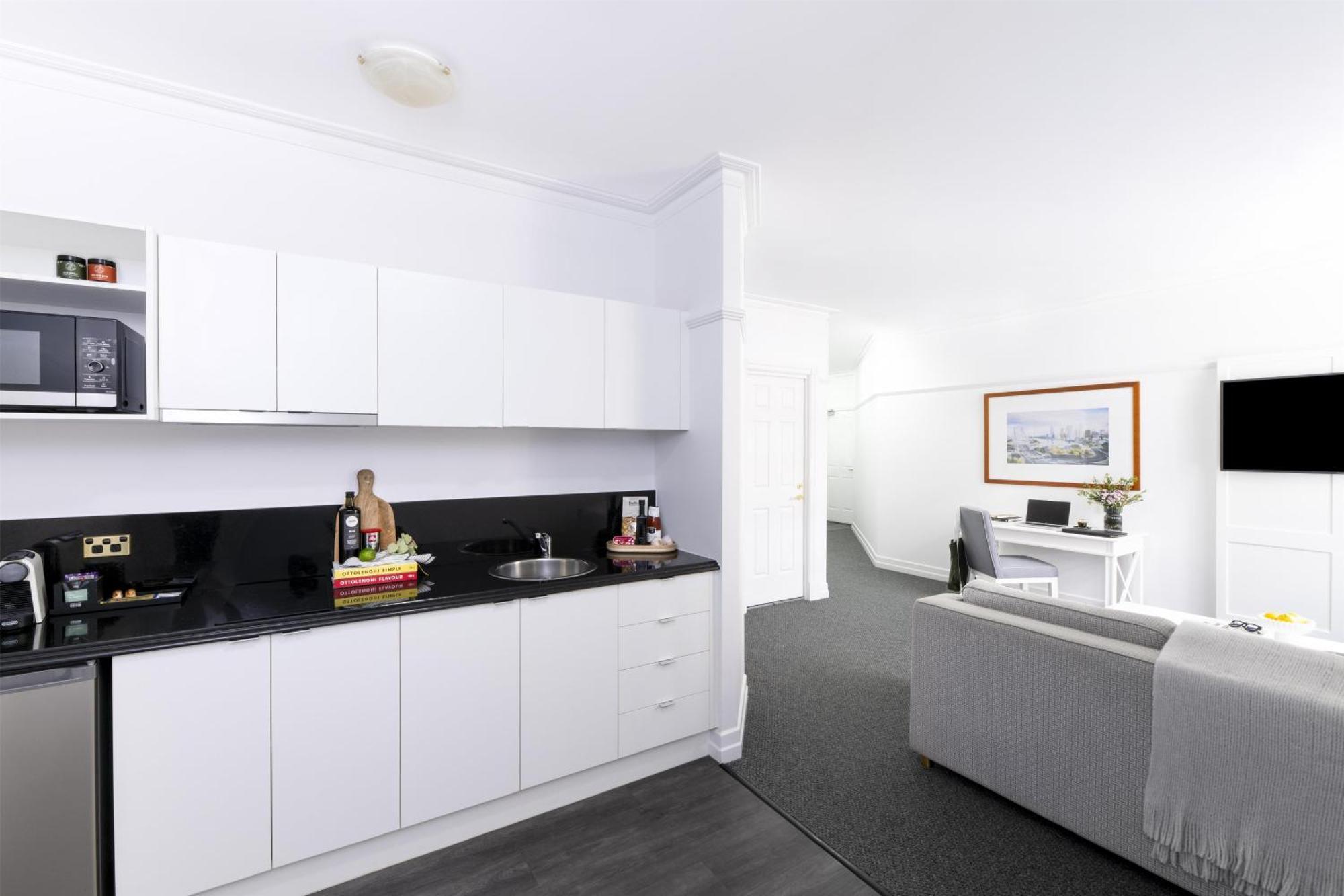 Adina Anzac Square Aparthotel 5*