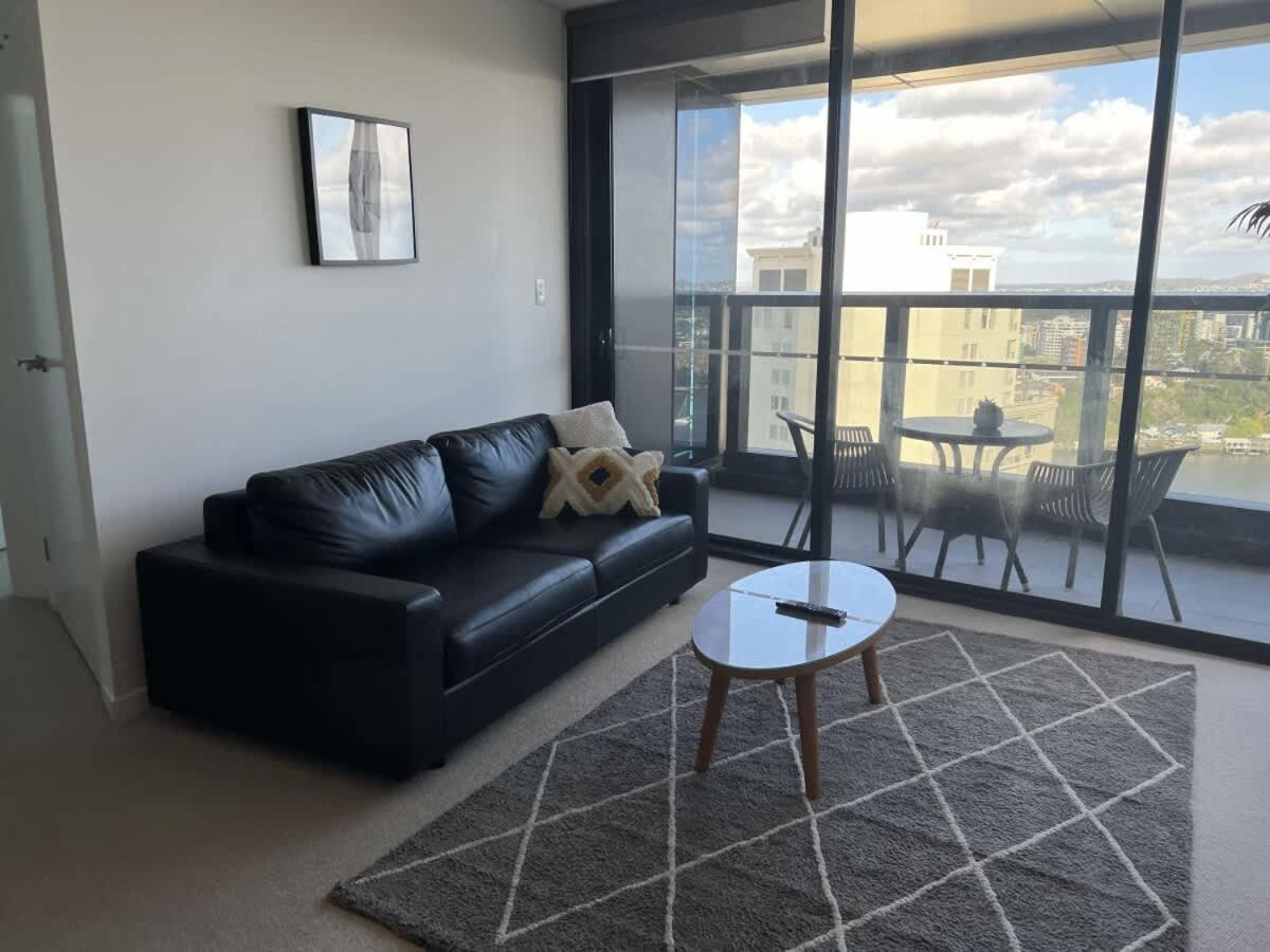Apartment Lvl30 Garden/river Views Balcony By Stylish Brisbane