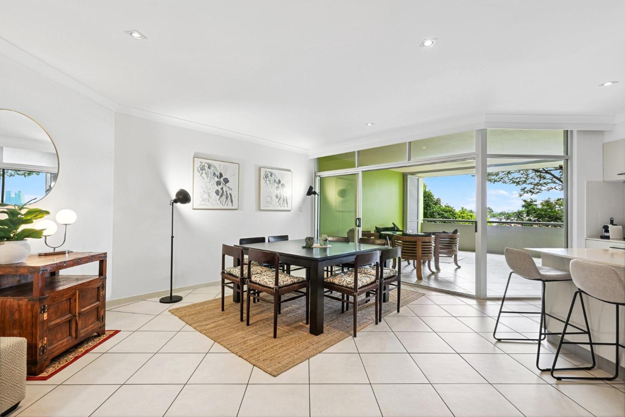 Apartment Lovely 3-bed With Alfresco Dining By Amenities Brisbane