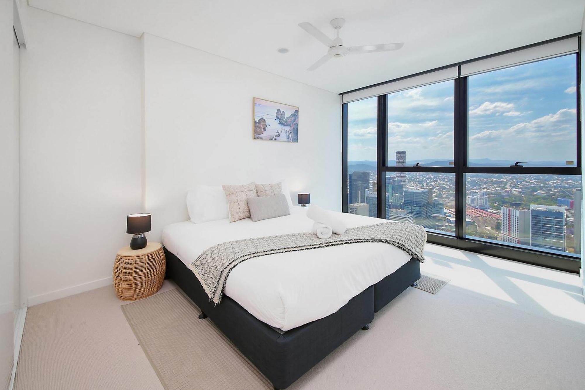 Panoramic 3-bedroom Skyscape With Free Parking Apartment