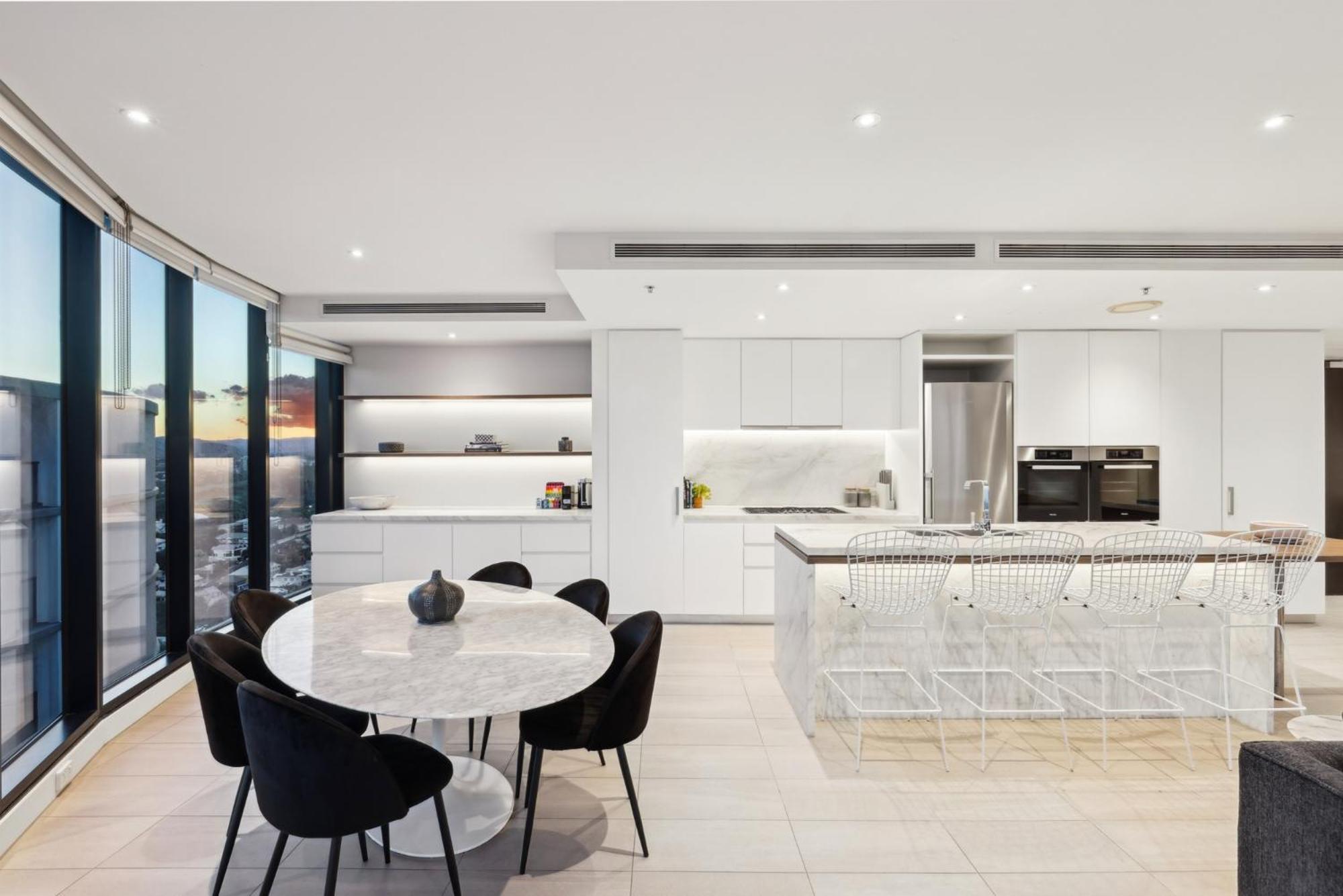 Fortitude Valley 3-bed, Floor And Bridge View Apartment Brisbane