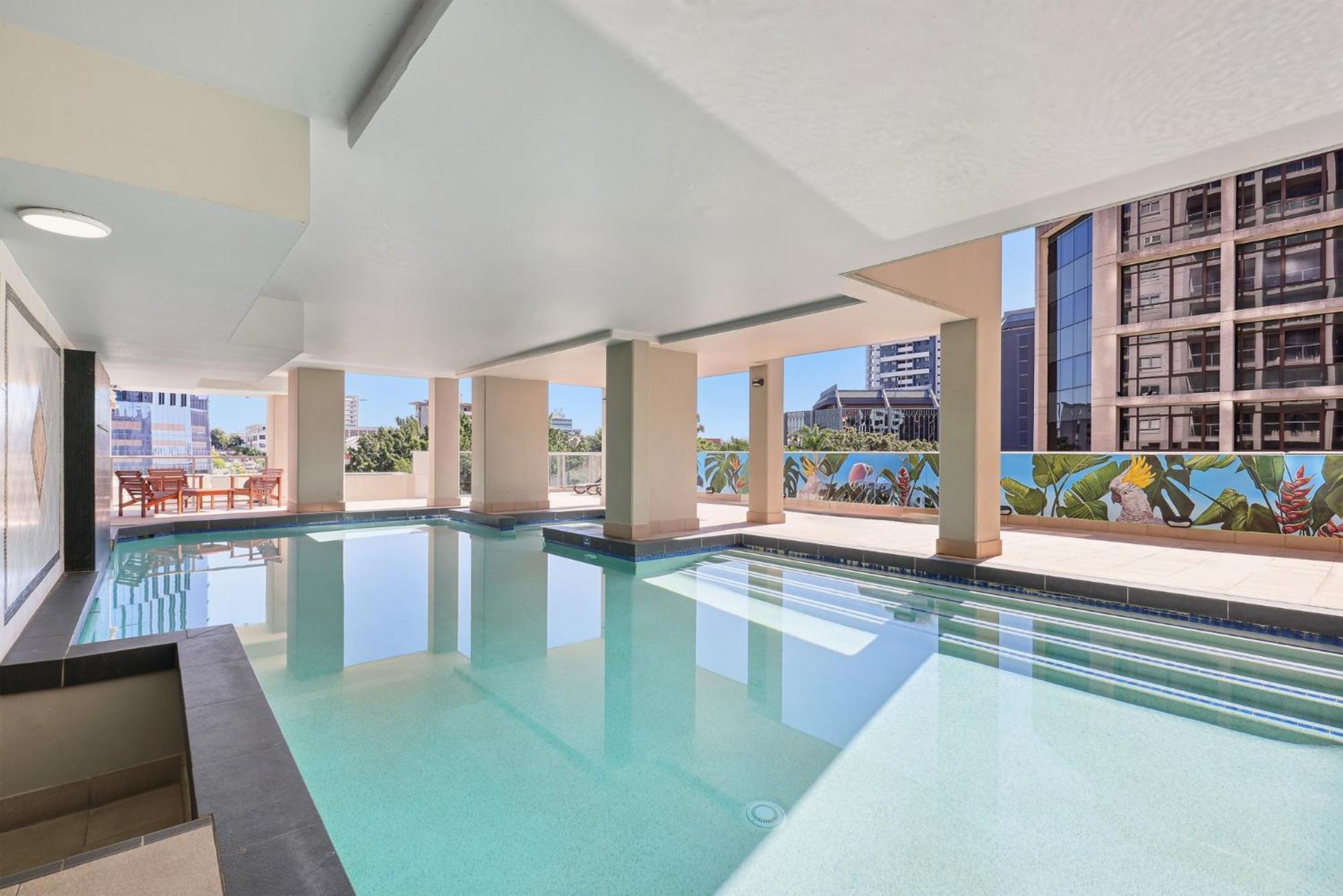 2-bed Abode With Swimming Pool Gym & Views Apartment Brisbane