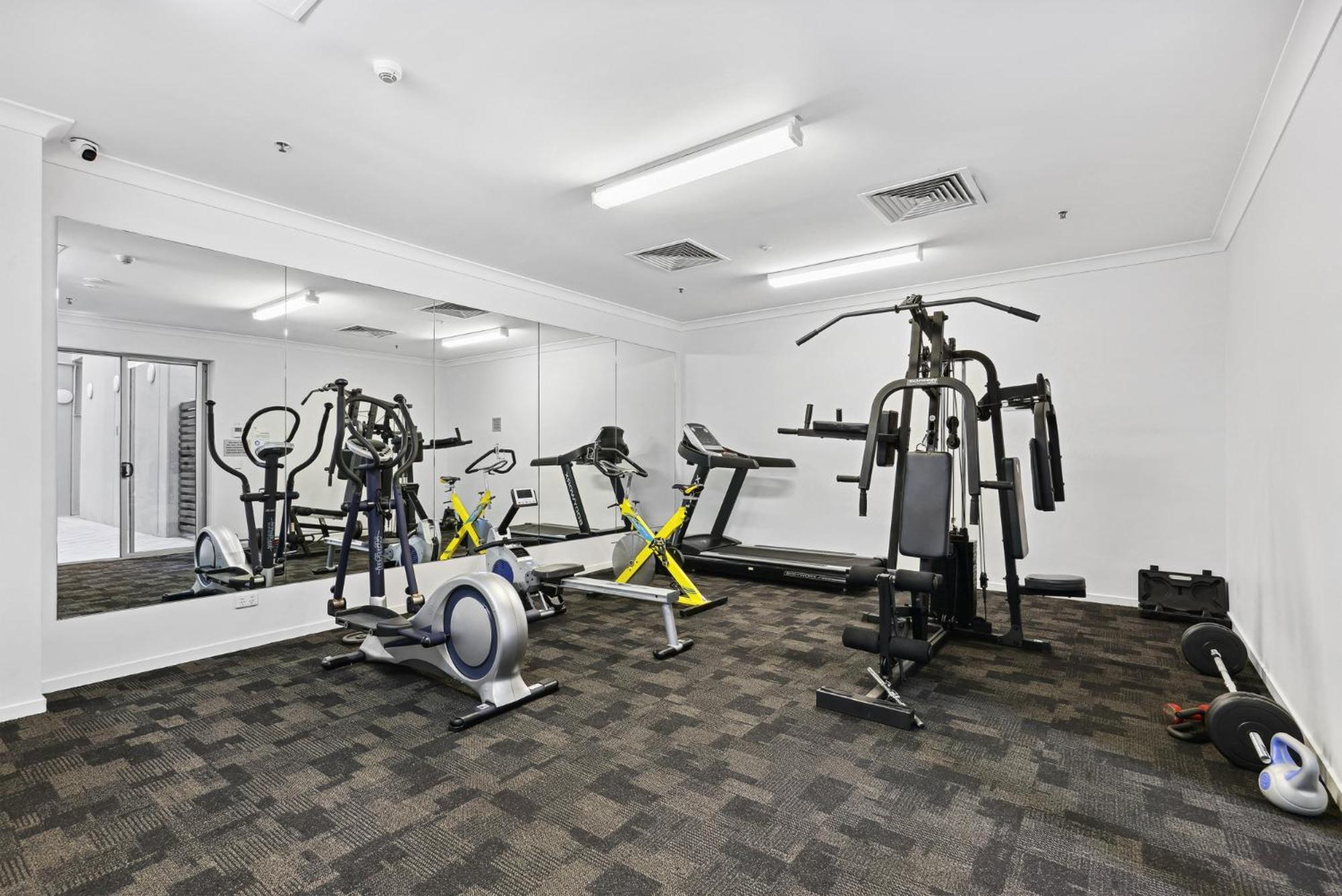 Apartment 2-bed Abode With Swimming Pool Gym & Views Brisbane