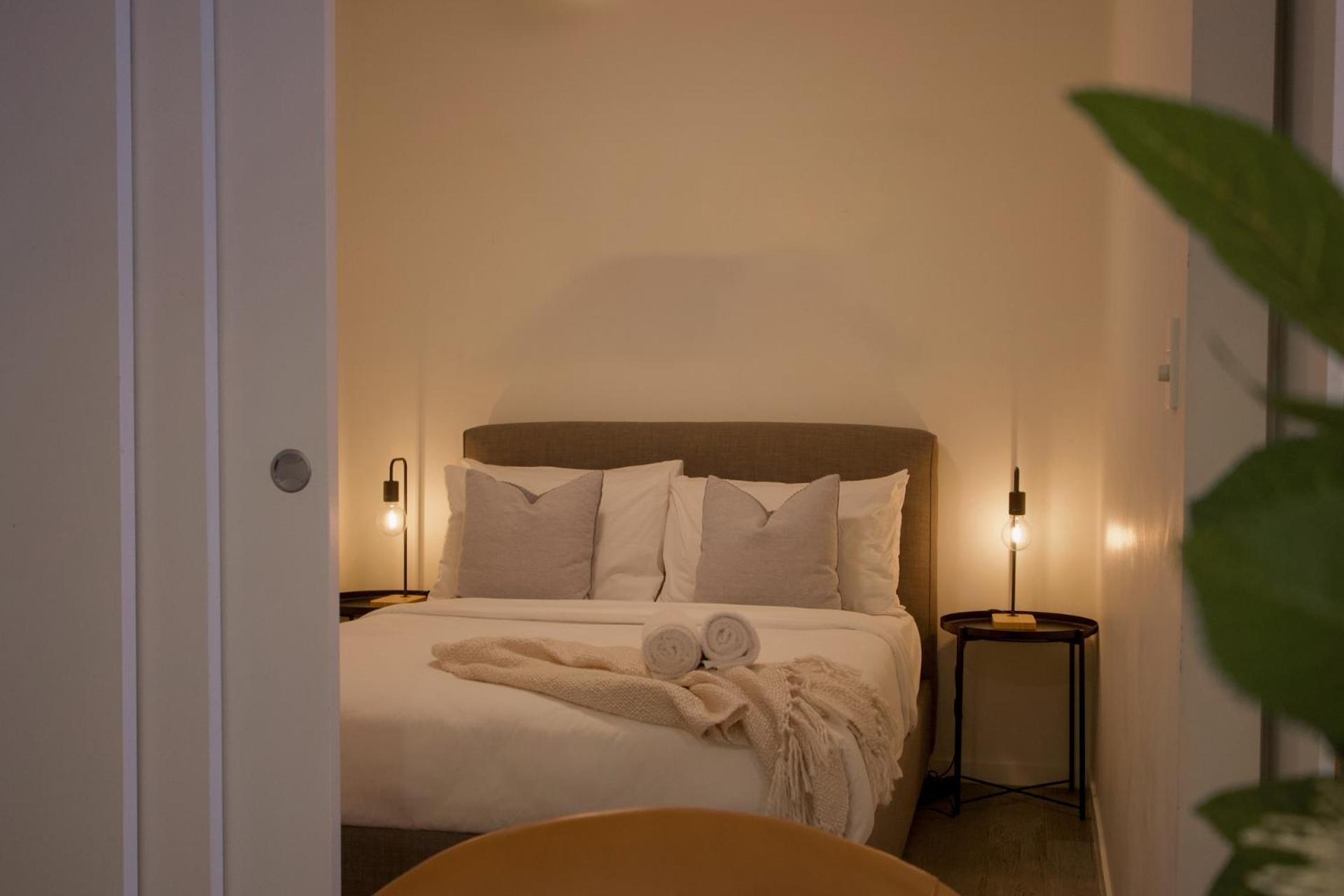 Spacious 2 Bedroom In Apartment *