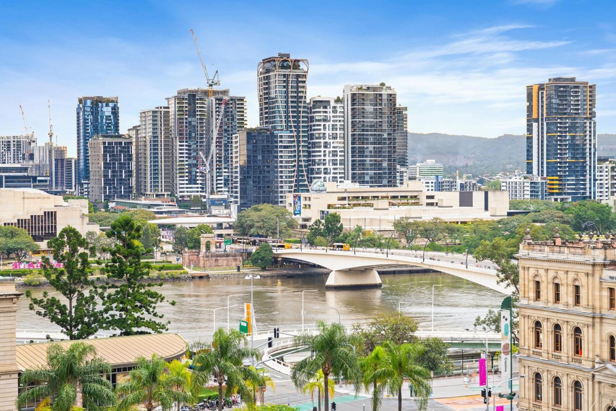 2-bed Pad With Pool & Gym * Brisbane