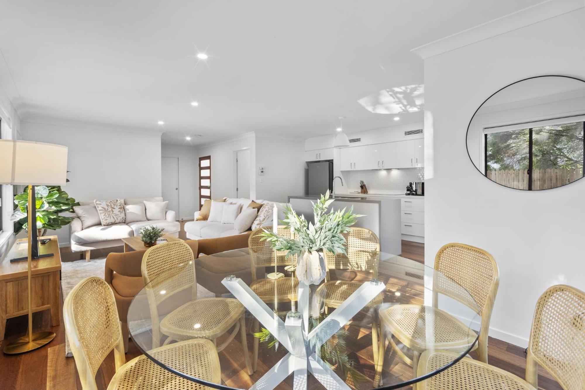 Retreat With Parking Close To Greenslopes Hospital *