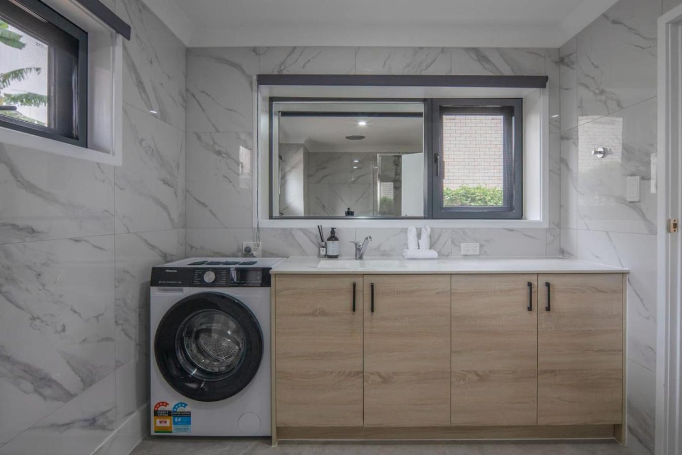 New Self-contained Unit For Solo Or Couple Travelers Holiday home *